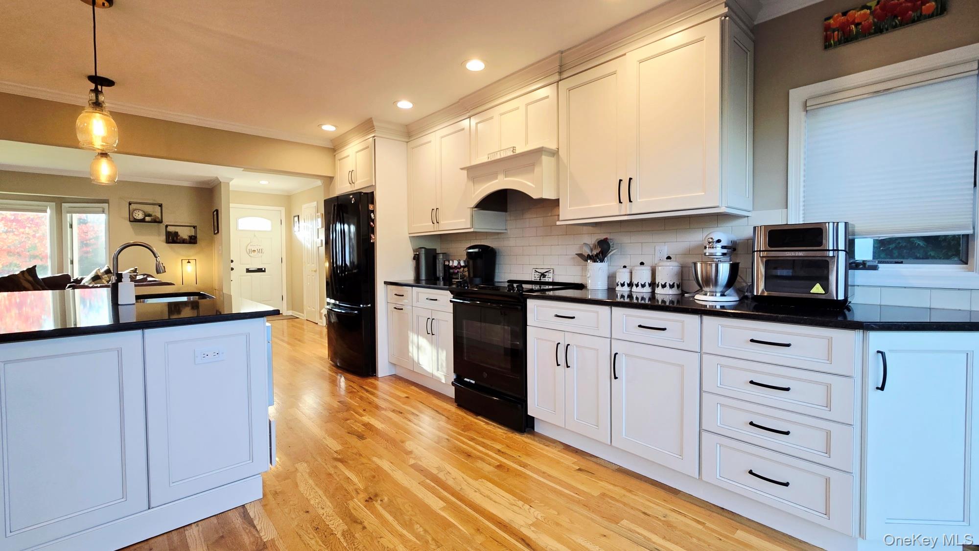 #6 photo, 34 Melanie Lane, Syosset , NY 11791