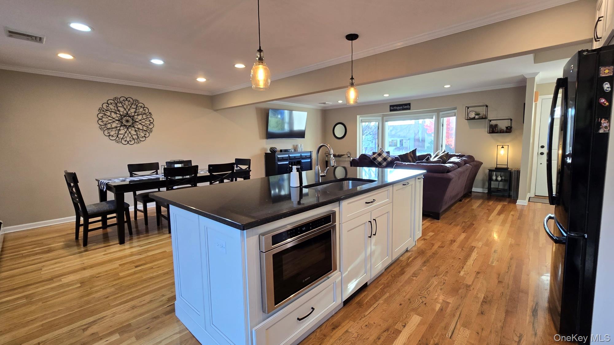 #8 photo, 34 Melanie Lane, Syosset , NY 11791