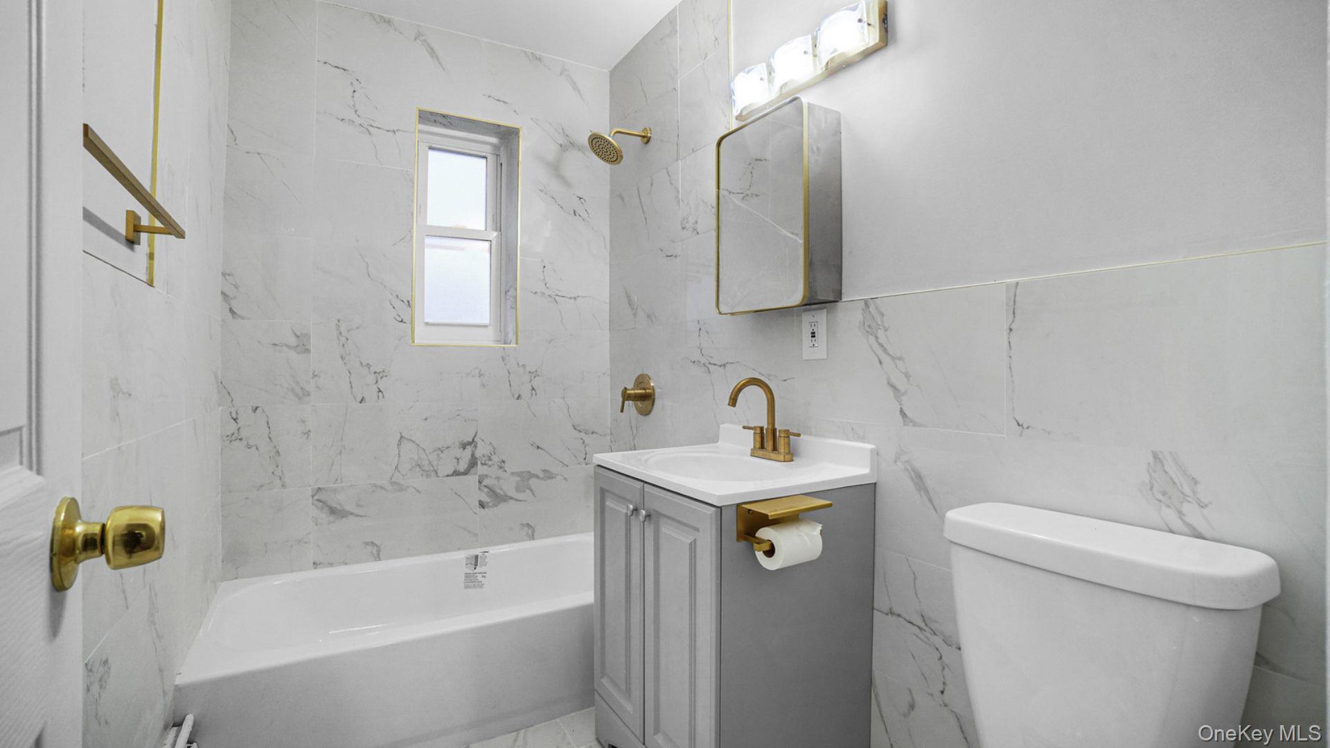 #16 photo, 836 E 229th Street, Bronx , NY 10466