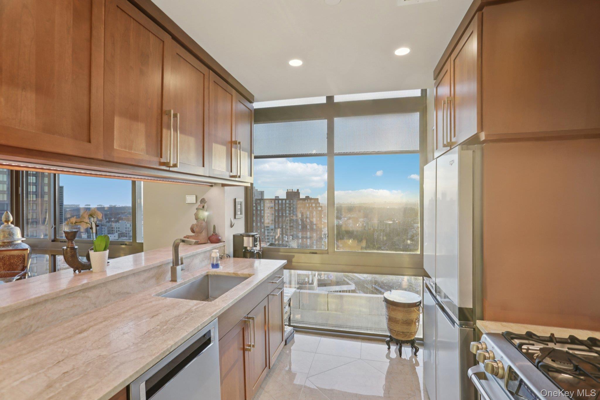 #15 photo, 175 Huguenot Street, New Rochelle , NY 10801