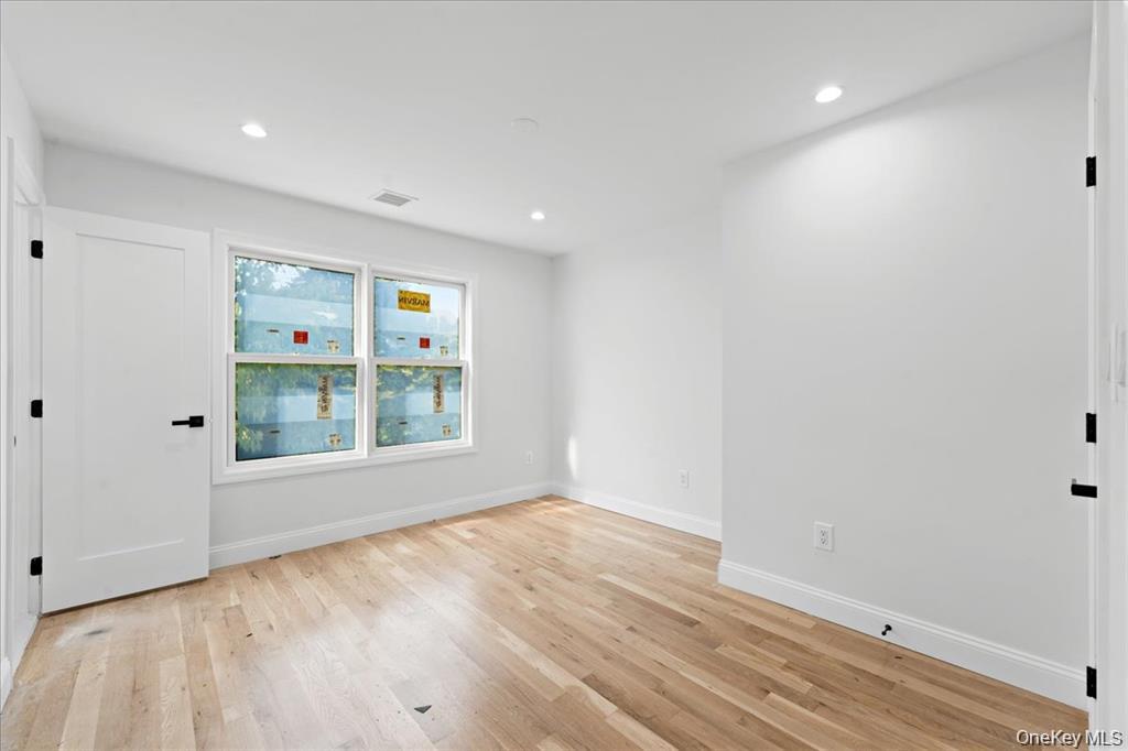 #17 photo, 97 Thurton Place, Yonkers , NY 10704