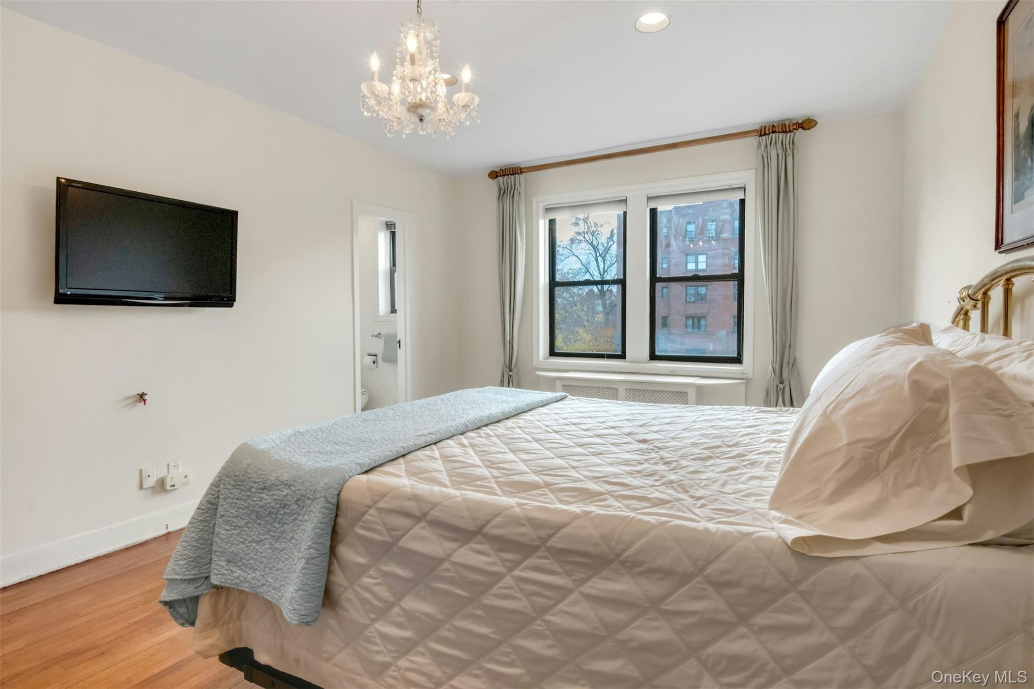 #13 photo, 4810 Boston Post Road, Pelham , NY 10803