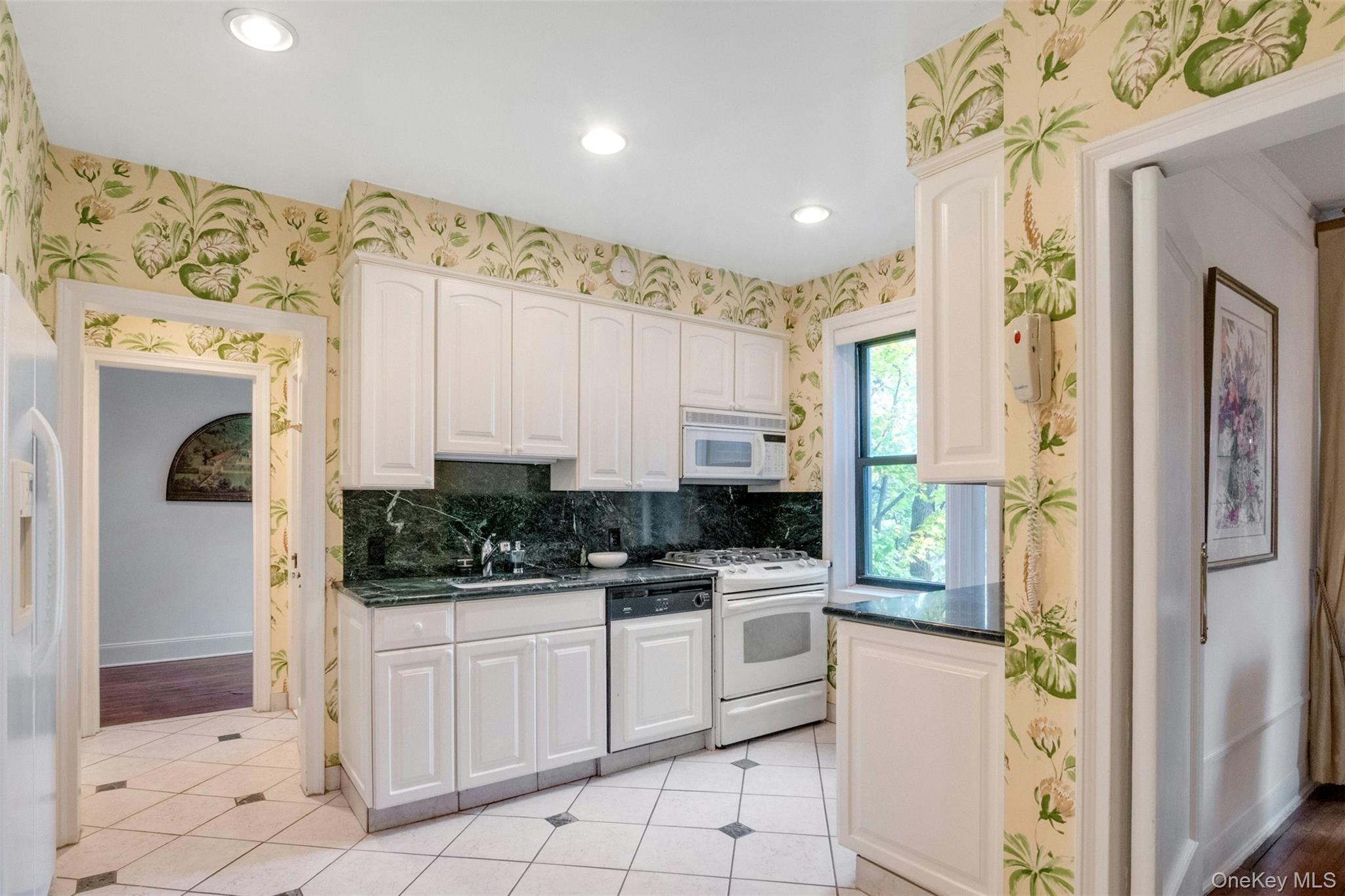 #8 photo, 4810 Boston Post Road, Pelham , NY 10803