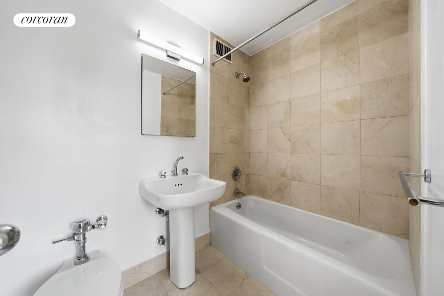 #6 photo, New York City, Yorkville , NY 10128