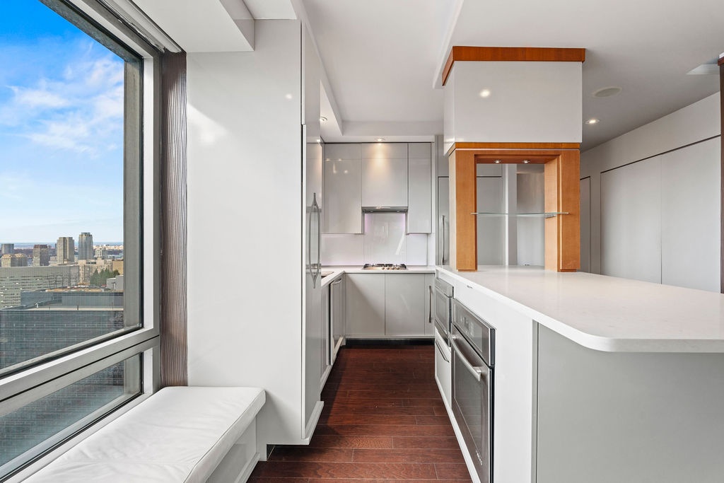 #10 photo, 301 W 57th Street, Clinton , NY 10019