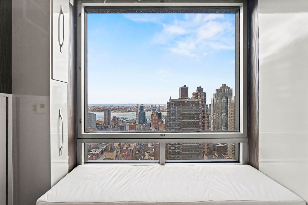 #11 photo, 301 W 57th Street, Clinton , NY 10019