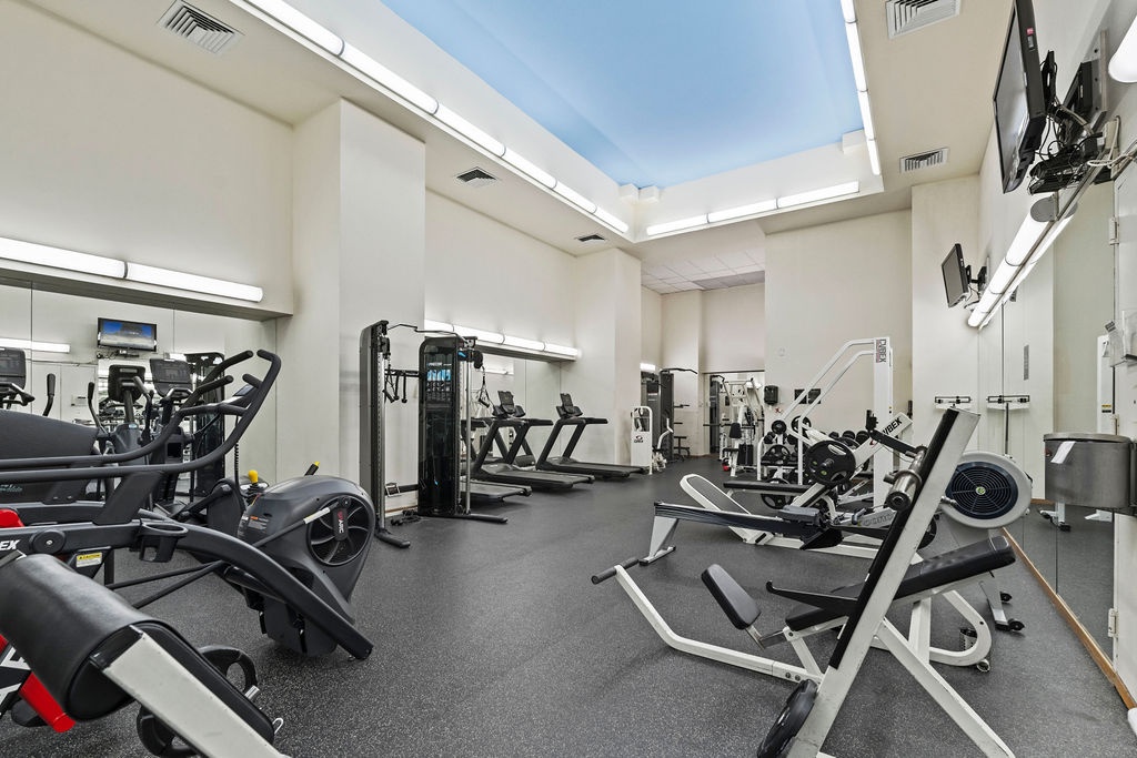 #18 photo, 301 W 57th Street, Clinton , NY 10019