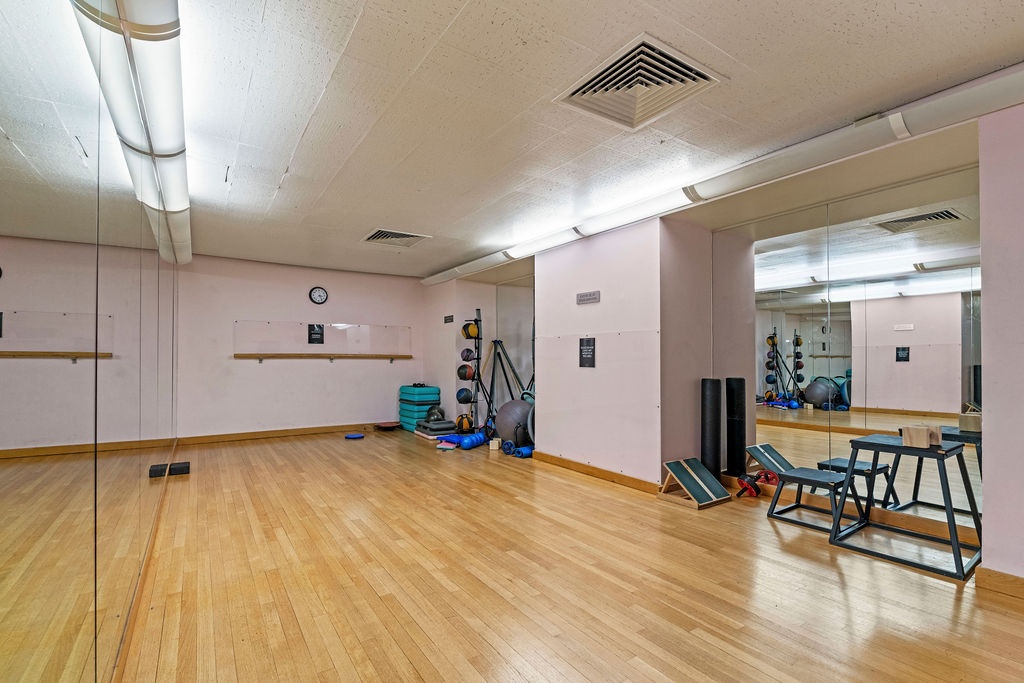 #19 photo, 301 W 57th Street, Clinton , NY 10019