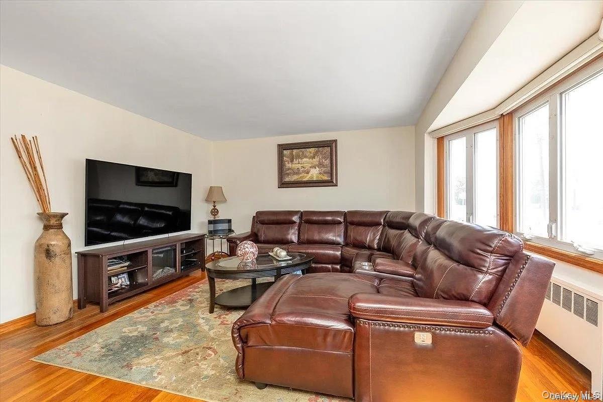 #1 photo, 59 W Fenimore Street, Valley Stream , NY 11580