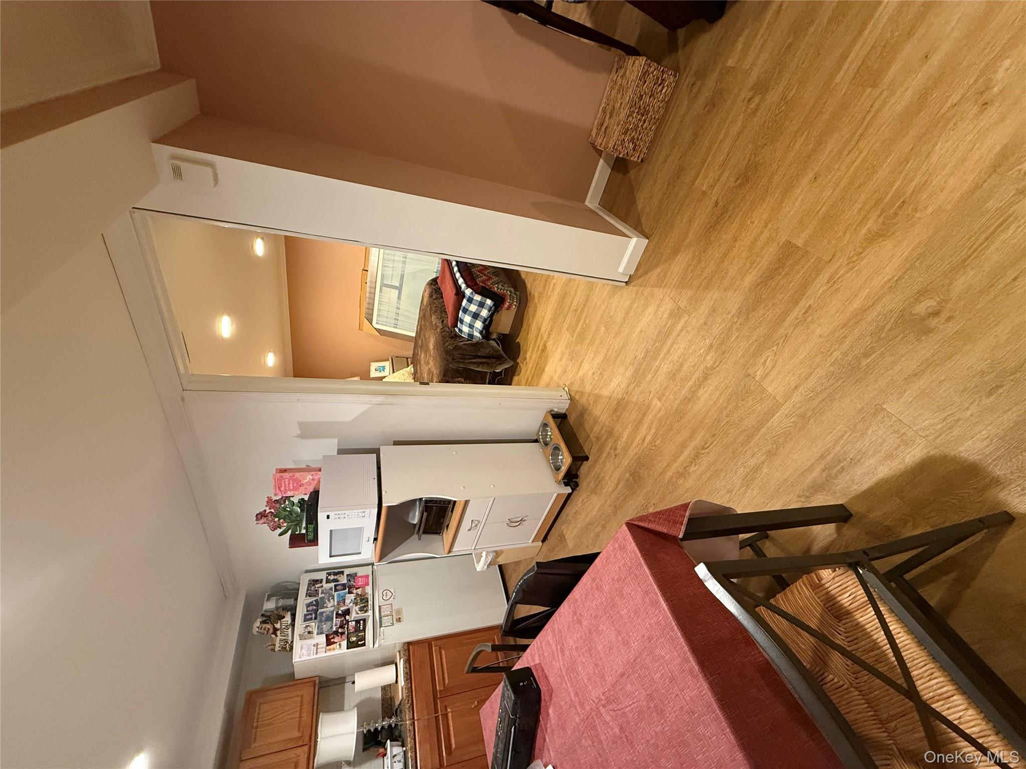 #16 photo, 6 Lee Place, Old Bethpage , NY 11804