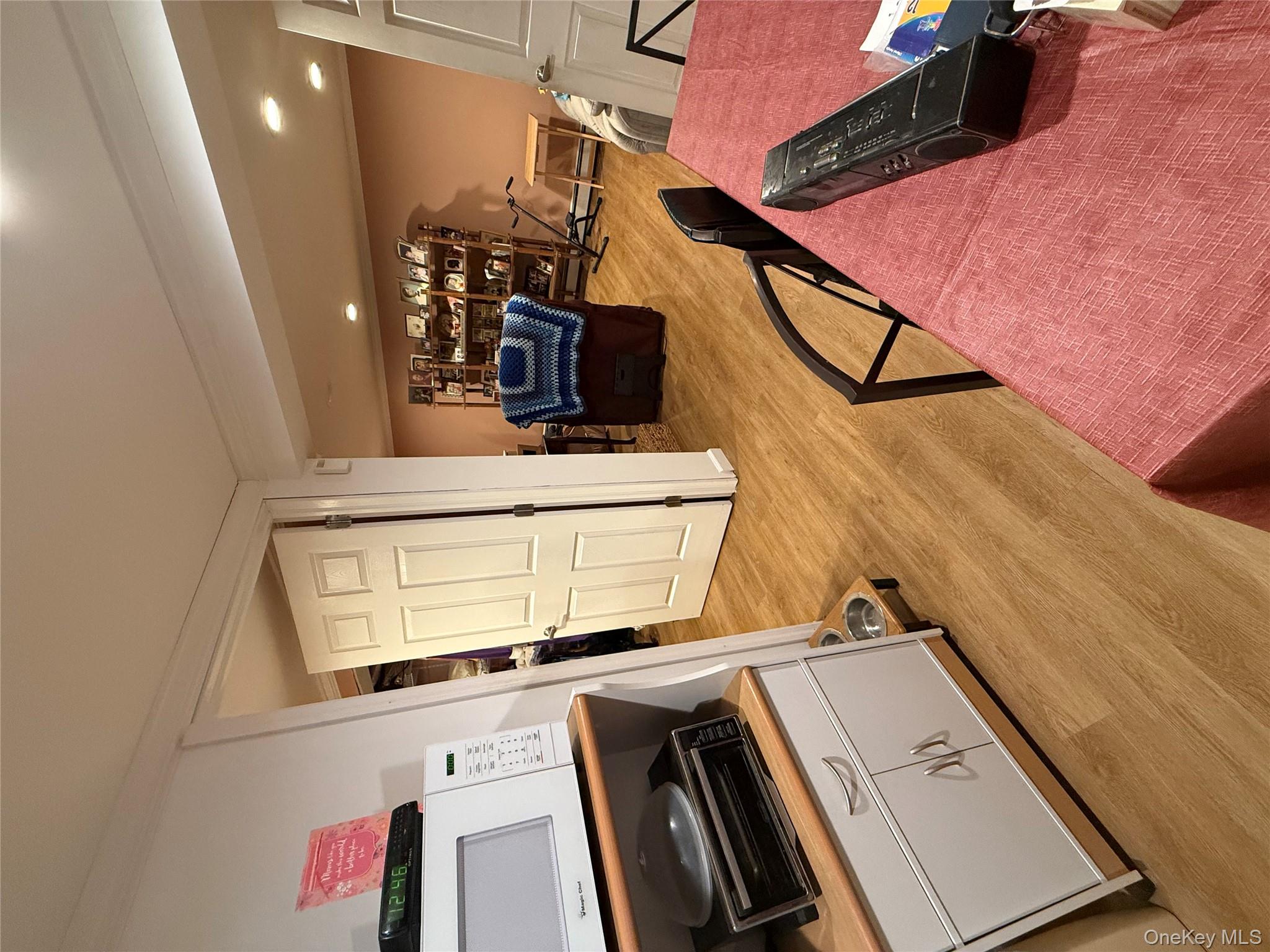 #17 photo, 6 Lee Place, Old Bethpage , NY 11804