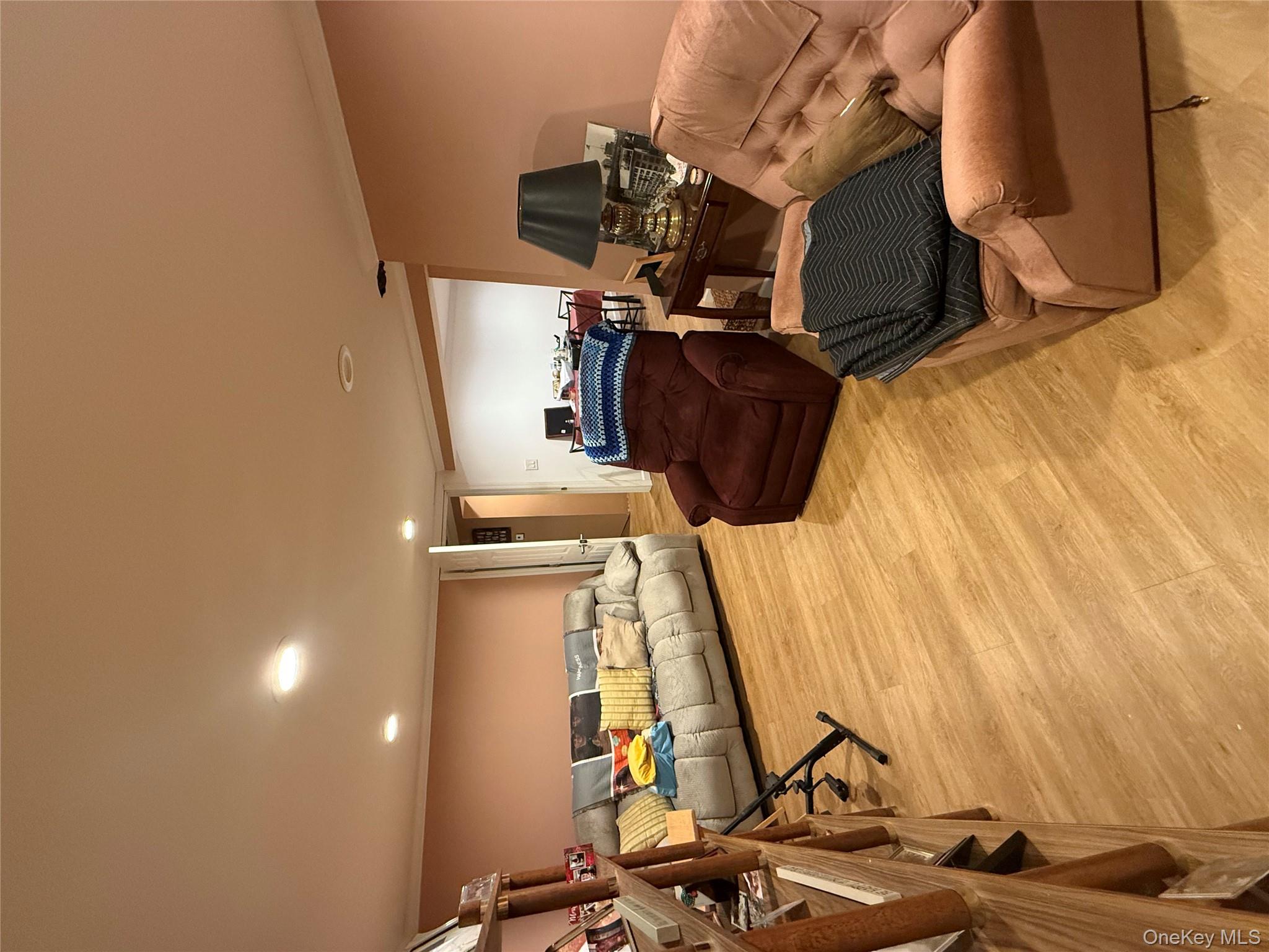 #18 photo, 6 Lee Place, Old Bethpage , NY 11804