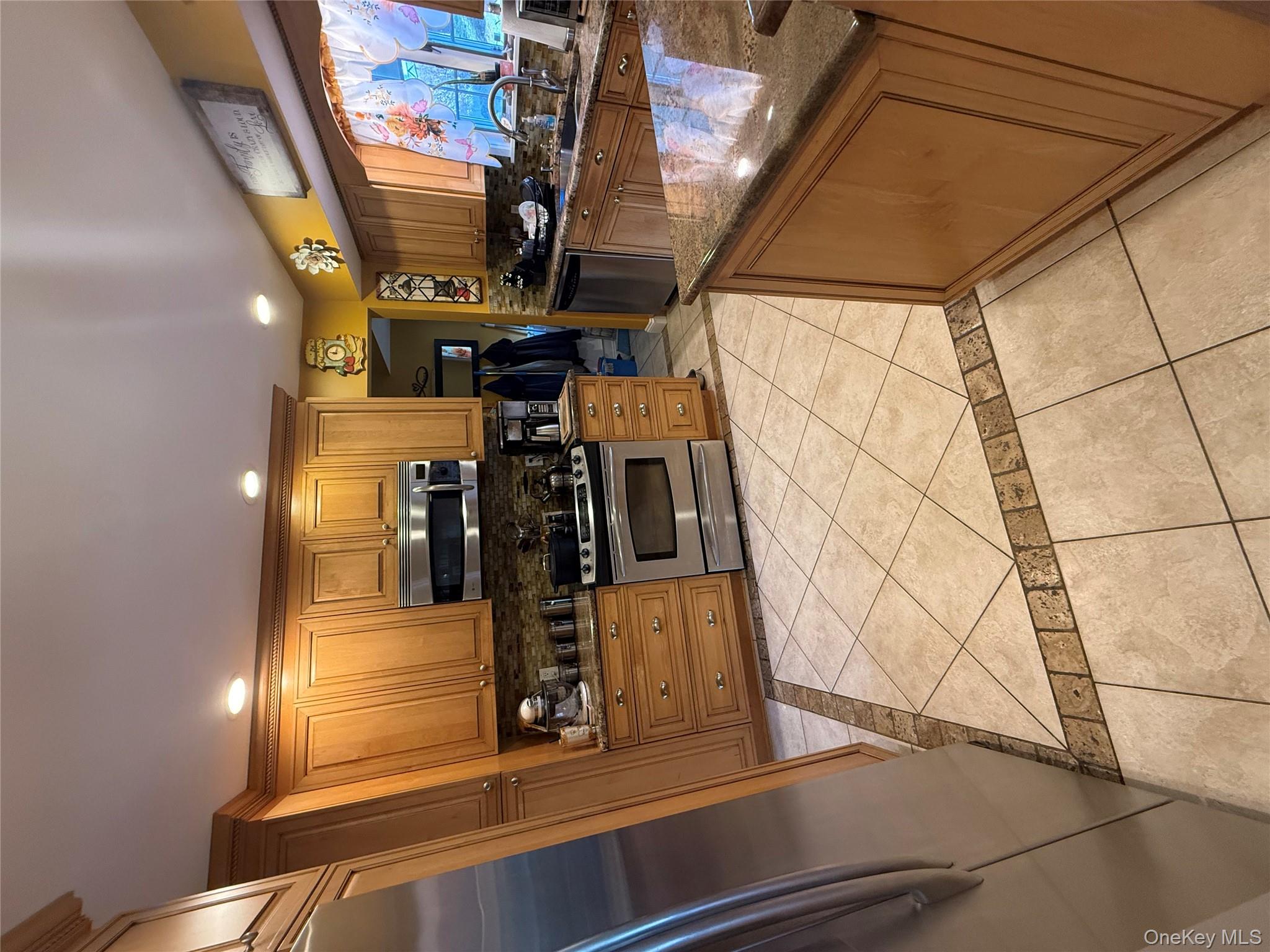 #7 photo, 6 Lee Place, Old Bethpage , NY 11804