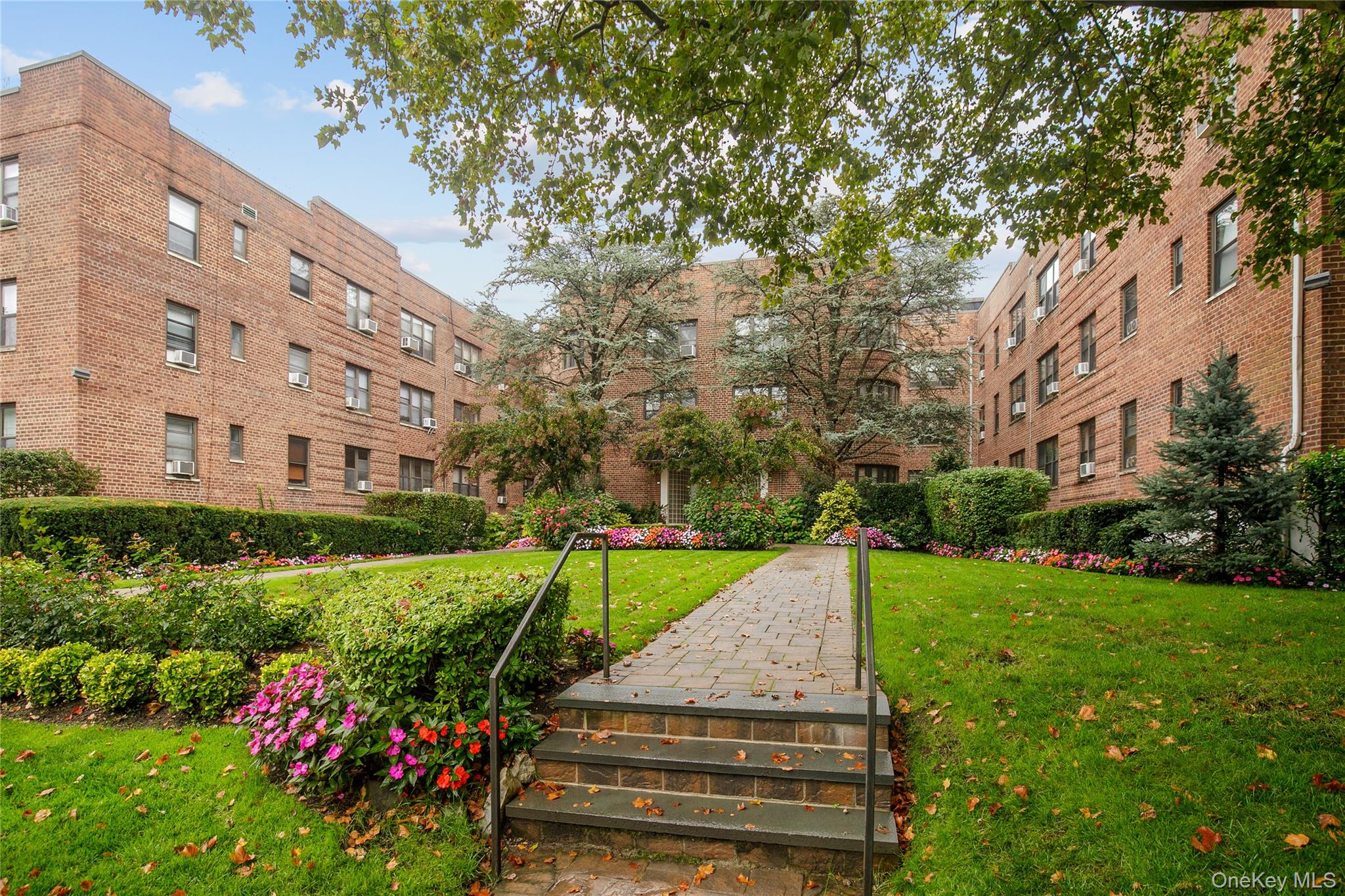 #1 photo, 15 Canterbury Road, Great Neck , NY 11021