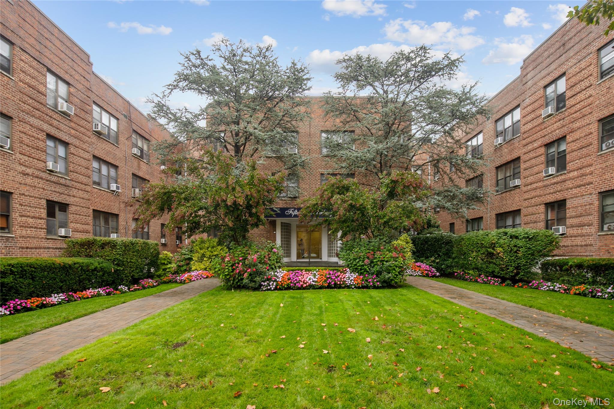 #2 photo, 15 Canterbury Road, Great Neck , NY 11021