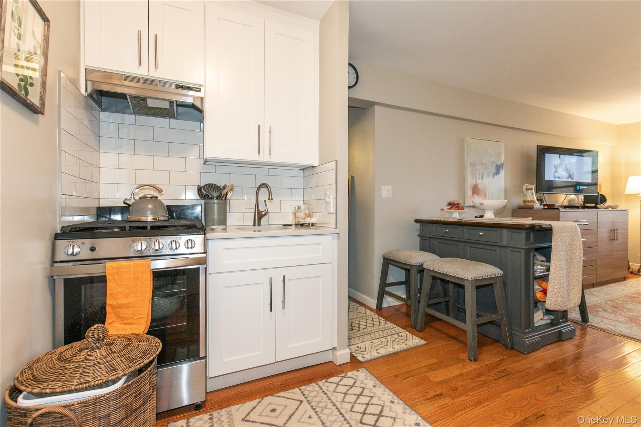 #7 photo, 15 Canterbury Road, Great Neck , NY 11021