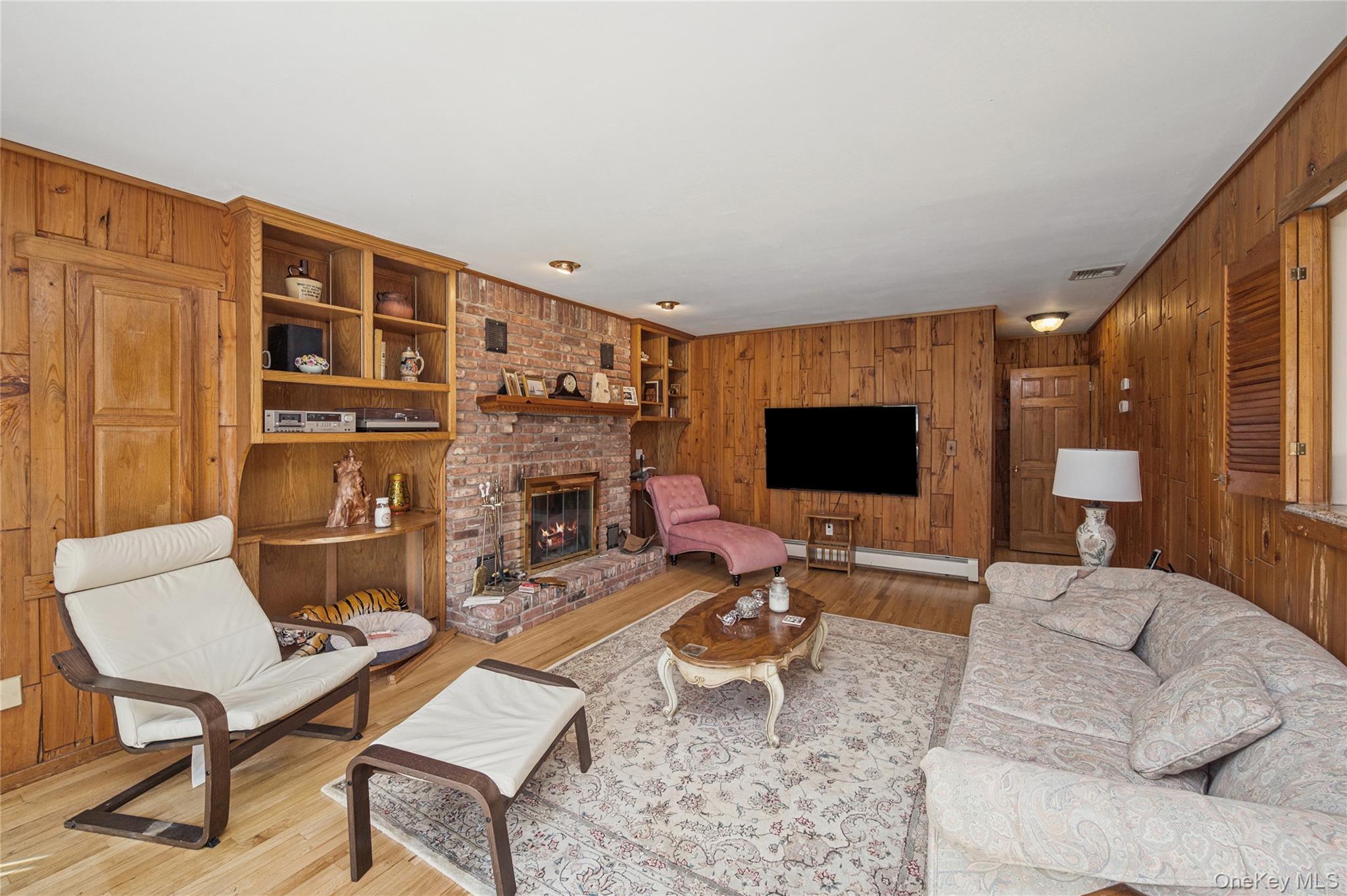 #19 photo, 12 Briarwood Court, Head Of The Harbor , NY 11780