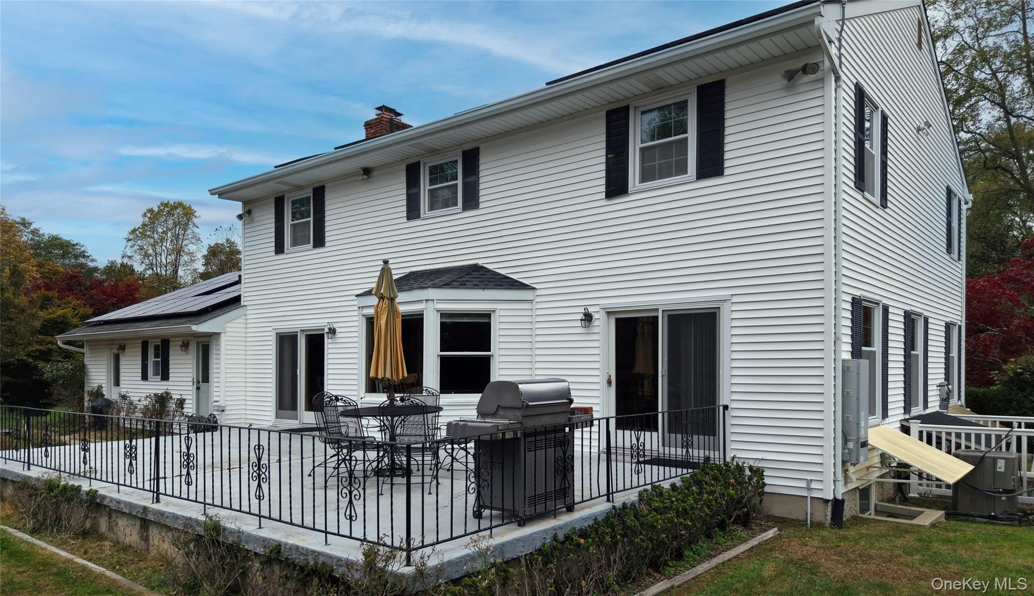 #4 photo, 12 Briarwood Court, Head Of The Harbor , NY 11780