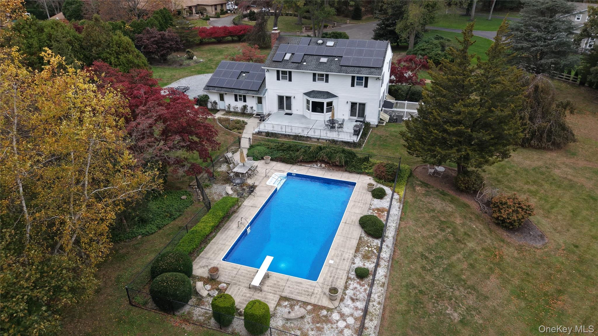 #5 photo, 12 Briarwood Court, Head Of The Harbor , NY 11780