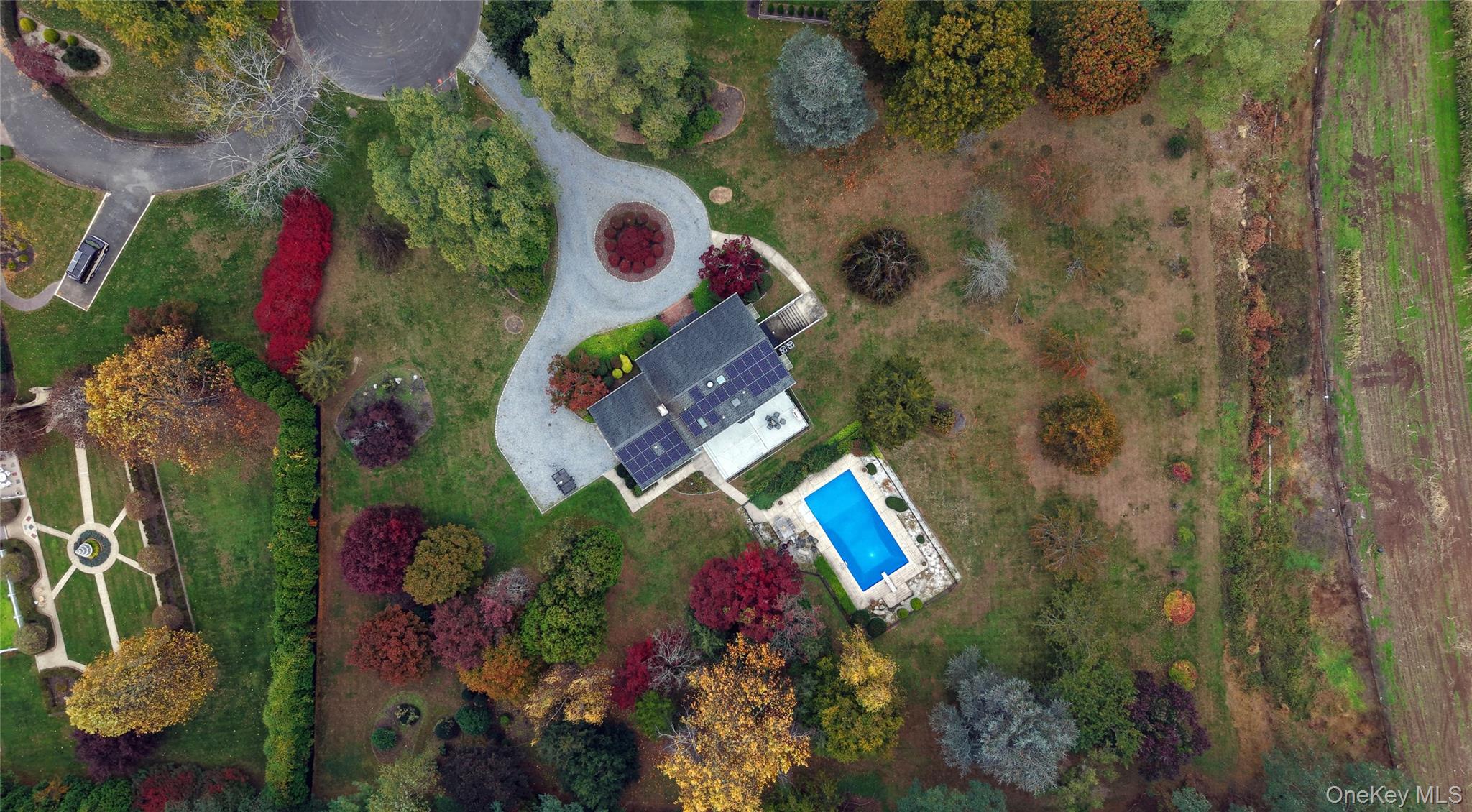 #7 photo, 12 Briarwood Court, Head Of The Harbor , NY 11780