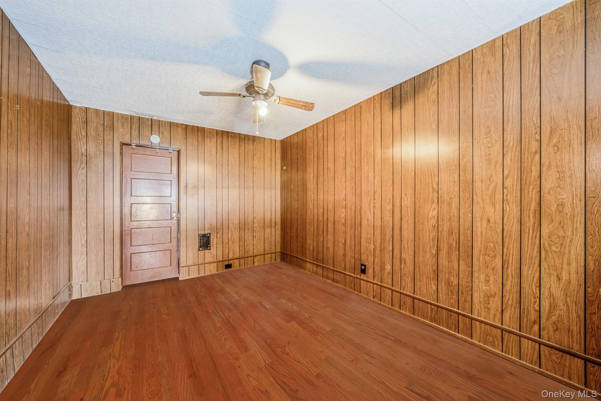 #18 photo, 7935 77th Avenue, Glendale , NY 11385