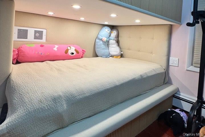 #16 photo, 20015 33rd Avenue, Bayside , NY 11361