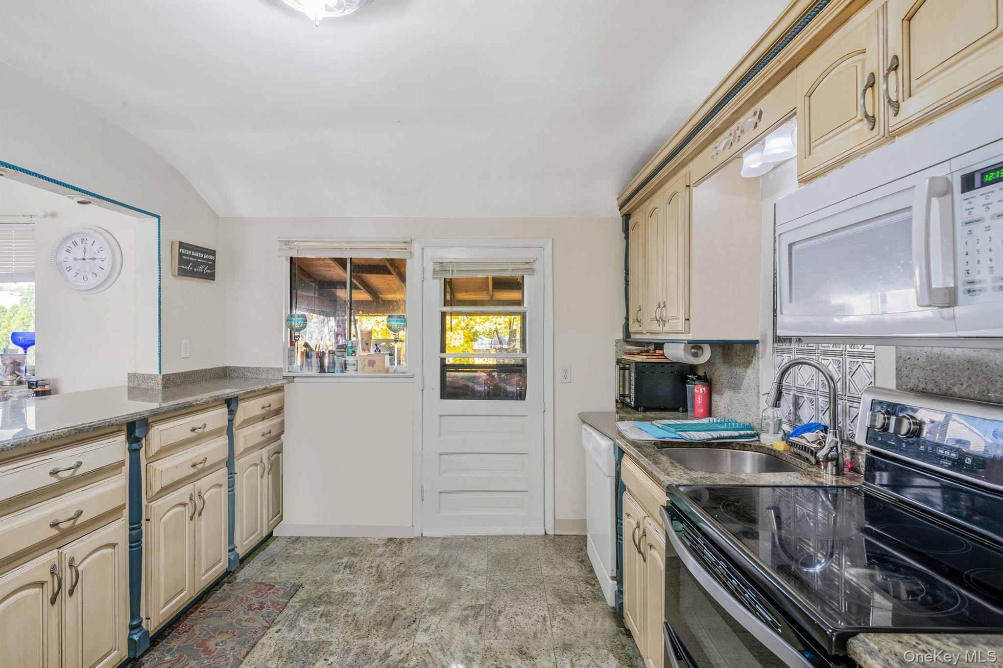 #10 photo, 19 Amsterdam Avenue, West Babylon , NY 11704