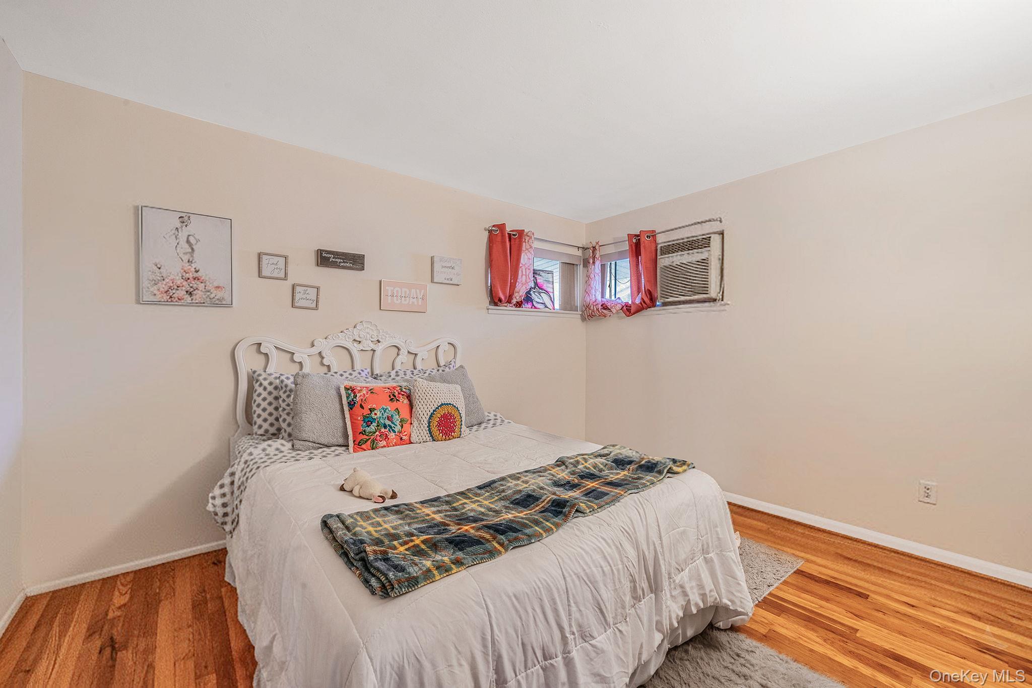 #11 photo, 19 Amsterdam Avenue, West Babylon , NY 11704