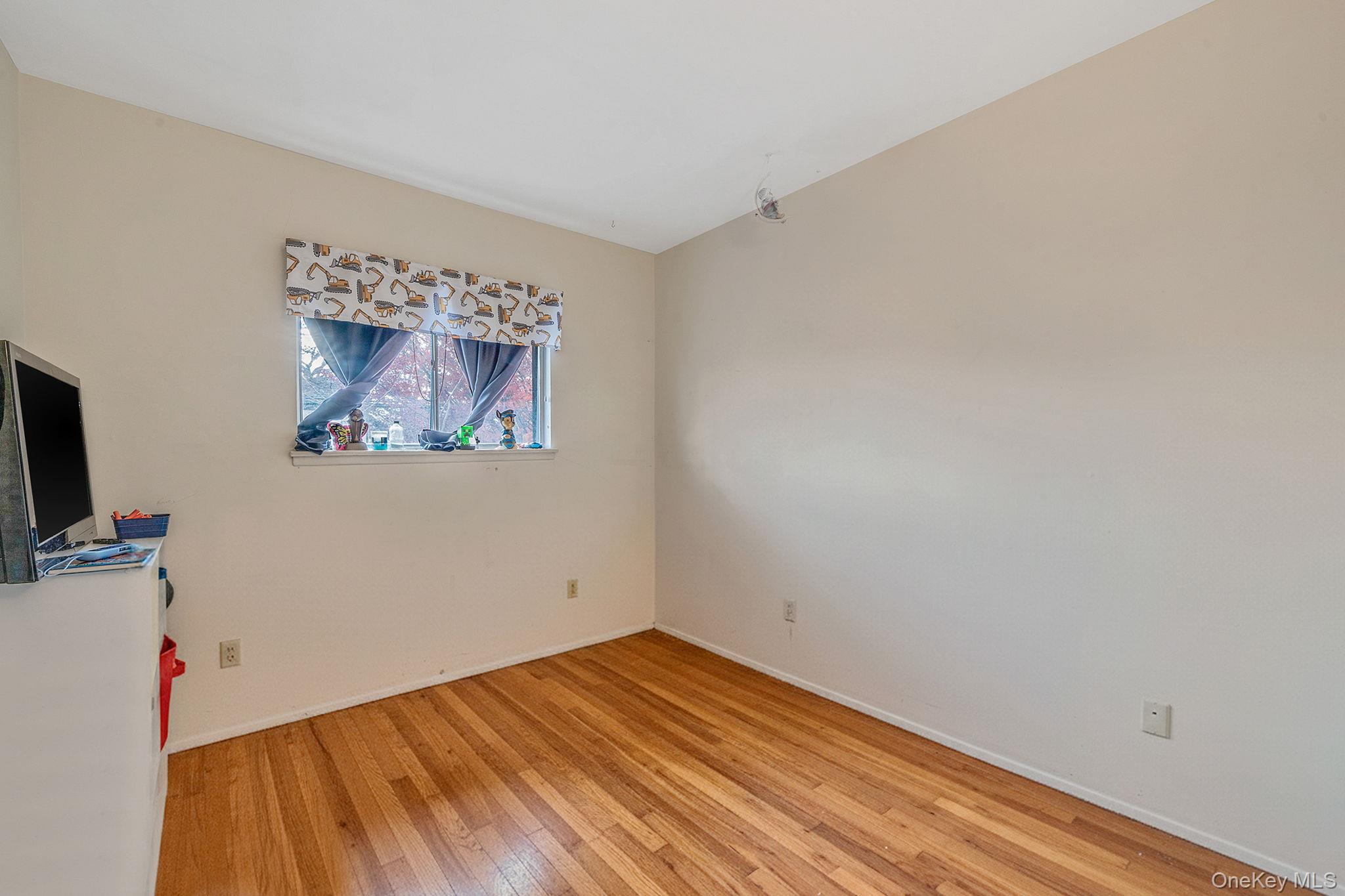 #14 photo, 19 Amsterdam Avenue, West Babylon , NY 11704