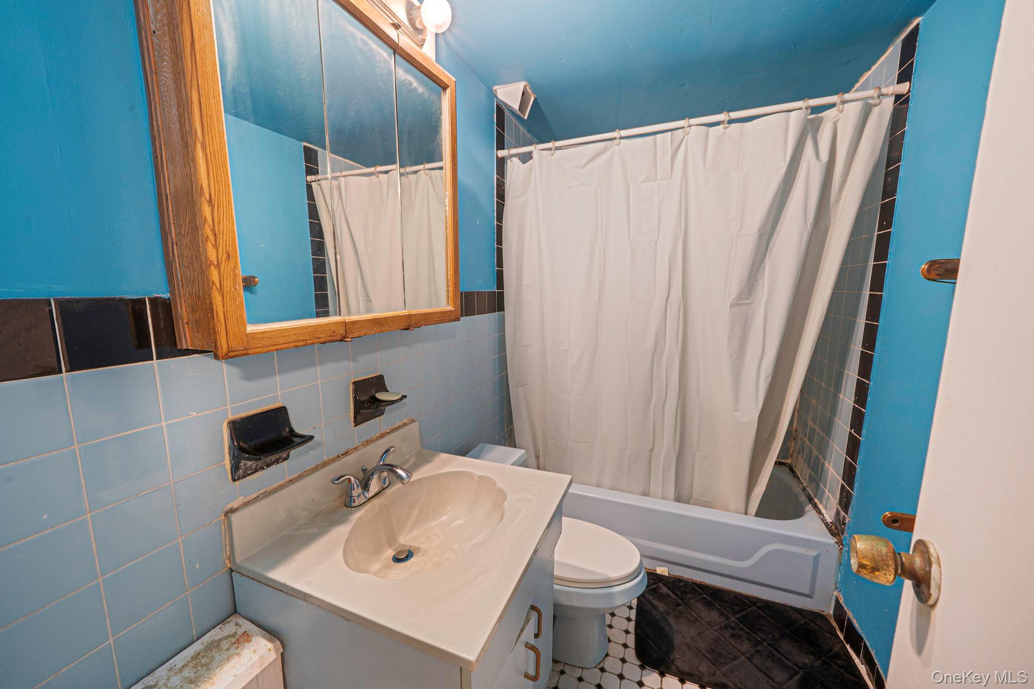 #20 photo, 19 Amsterdam Avenue, West Babylon , NY 11704