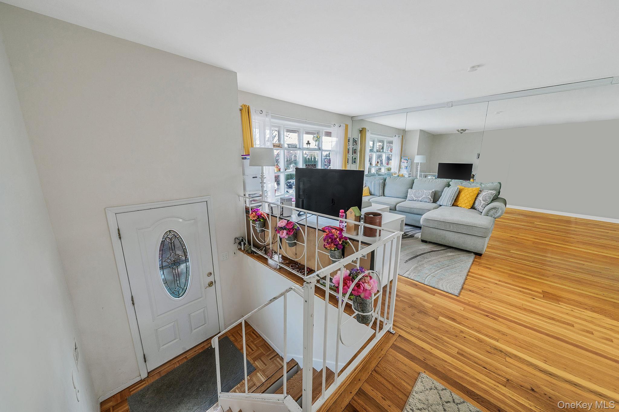 #4 photo, 19 Amsterdam Avenue, West Babylon , NY 11704