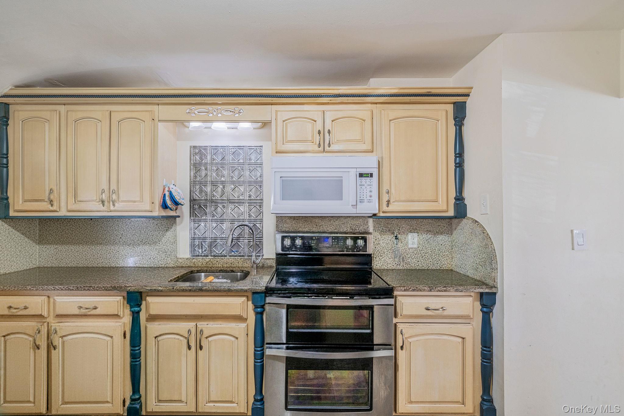 #9 photo, 19 Amsterdam Avenue, West Babylon , NY 11704