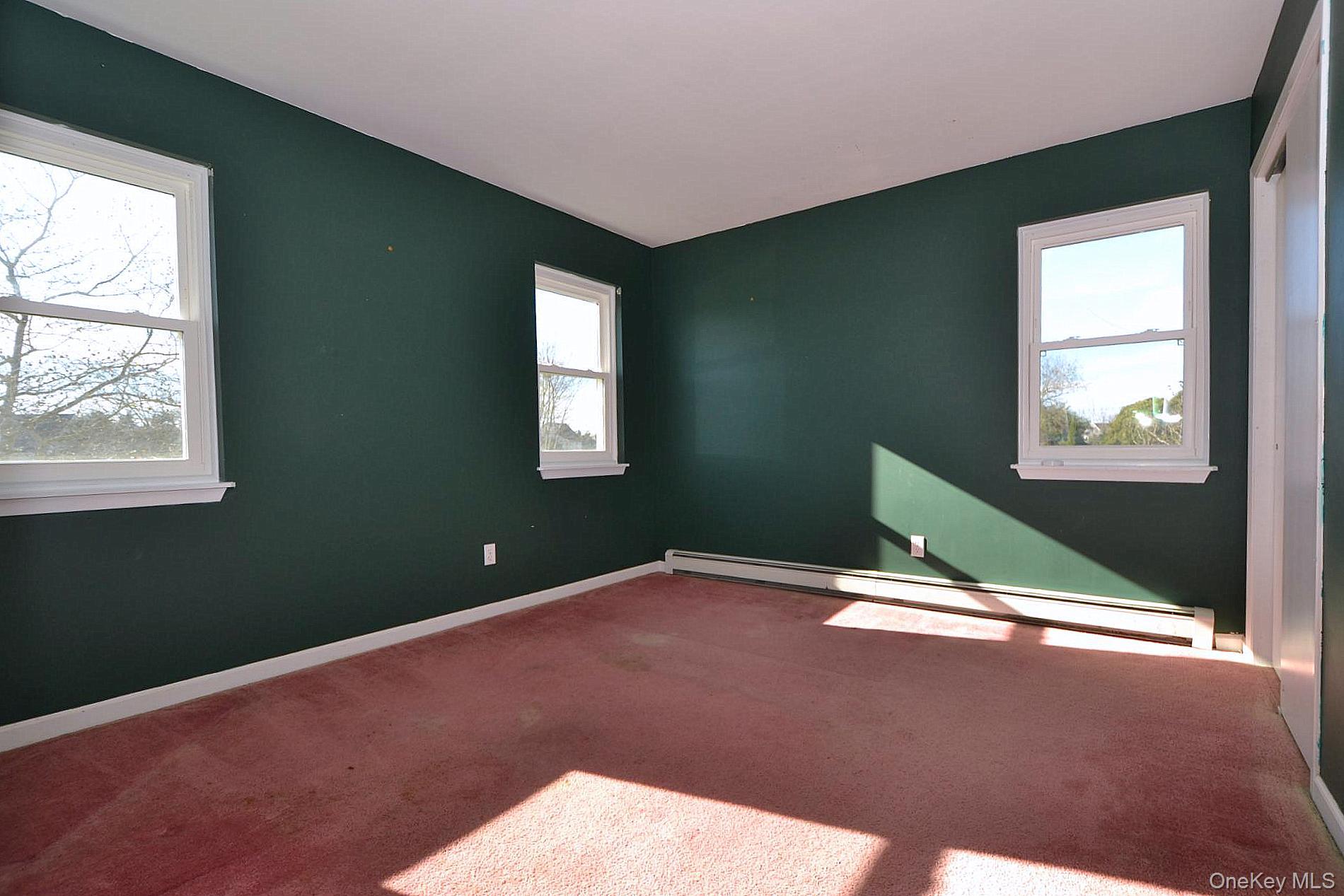 #19 photo, 72 Old Farm Road, Riverhead , NY 11901