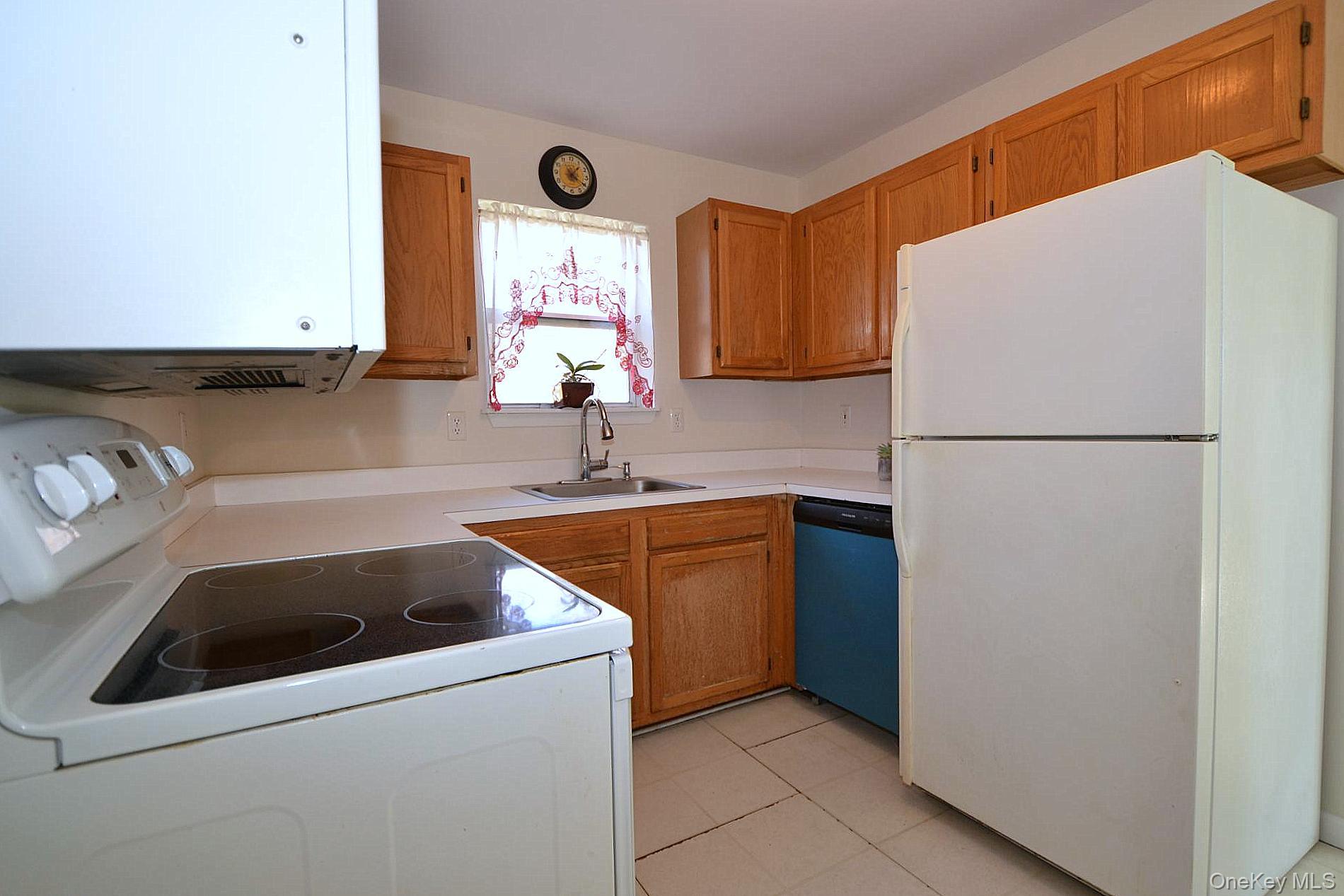 #6 photo, 72 Old Farm Road, Riverhead , NY 11901