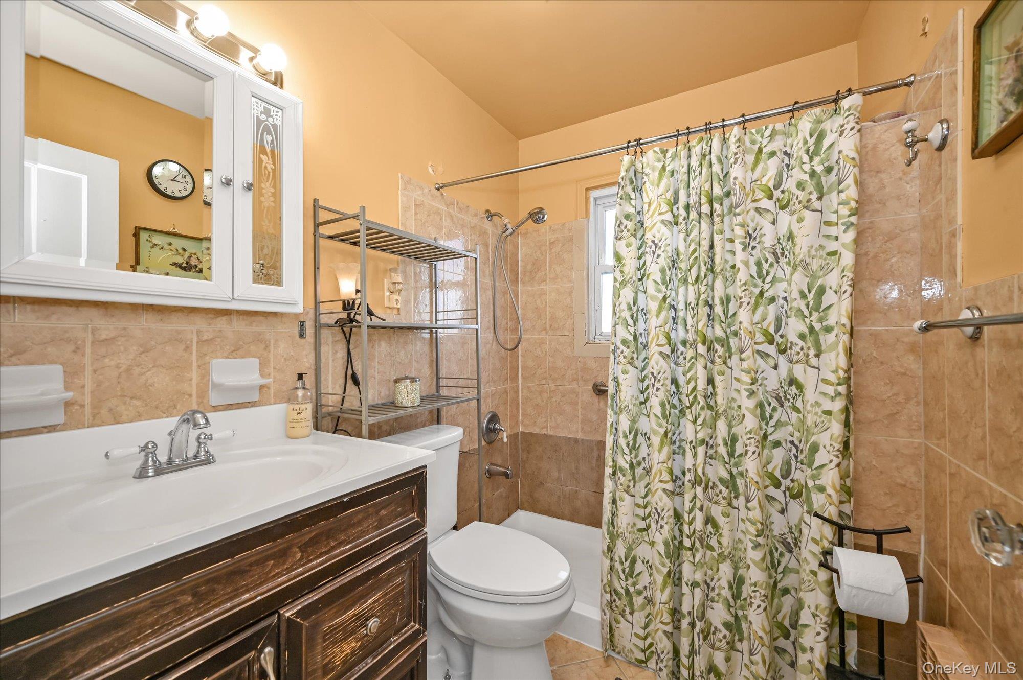 #14 photo, 90-49 207th Street, Queens Village , NY 11428