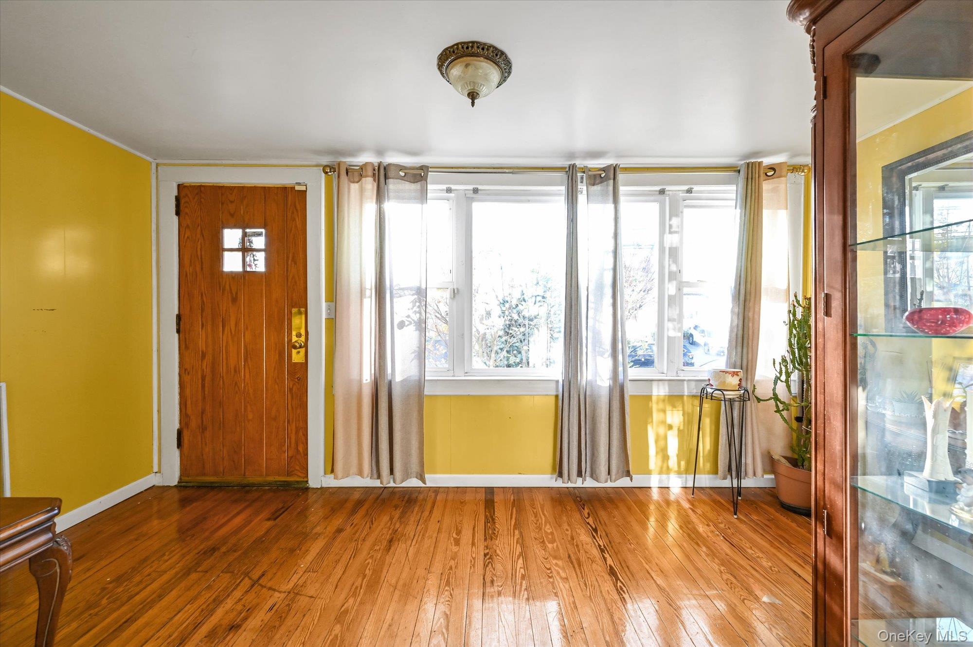 #2 photo, 90-49 207th Street, Queens Village , NY 11428