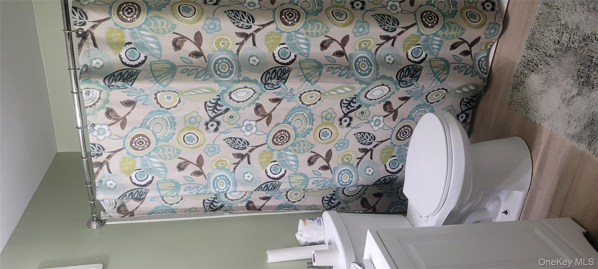 #5 photo, 2 Williamsburg Court, Ridge , NY 11961