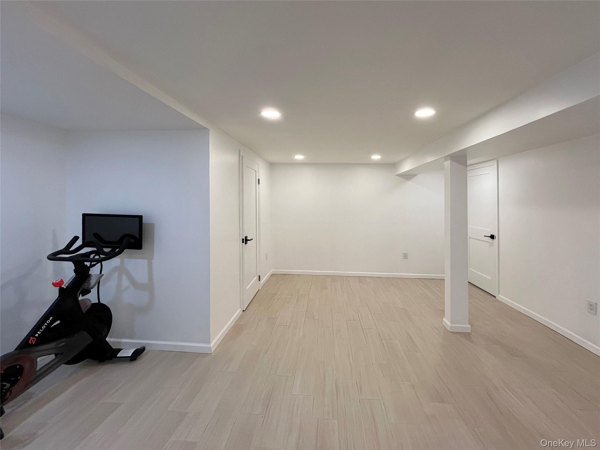 #19 photo, 146 Quaker Ridge Road, Manhasset , NY 11030