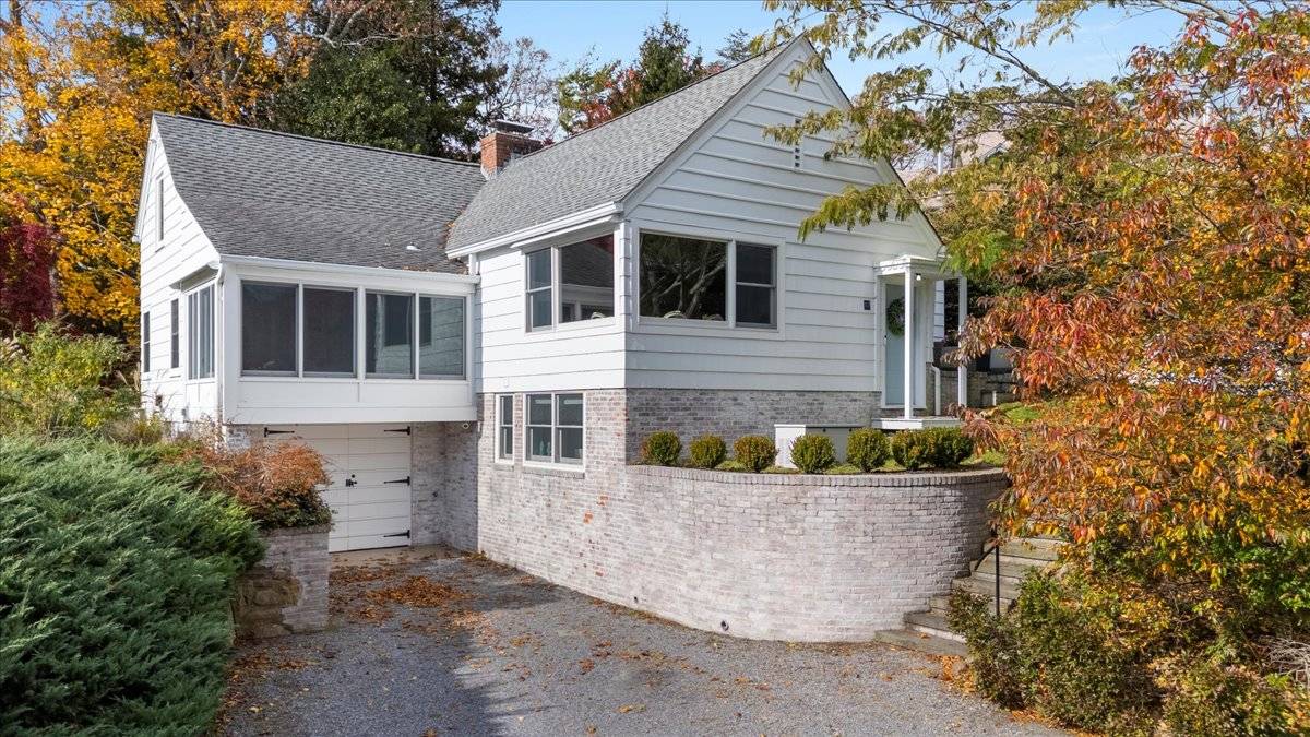 #2 photo, 17 OCEAN VIEW AVE, Southampton , NY 11968