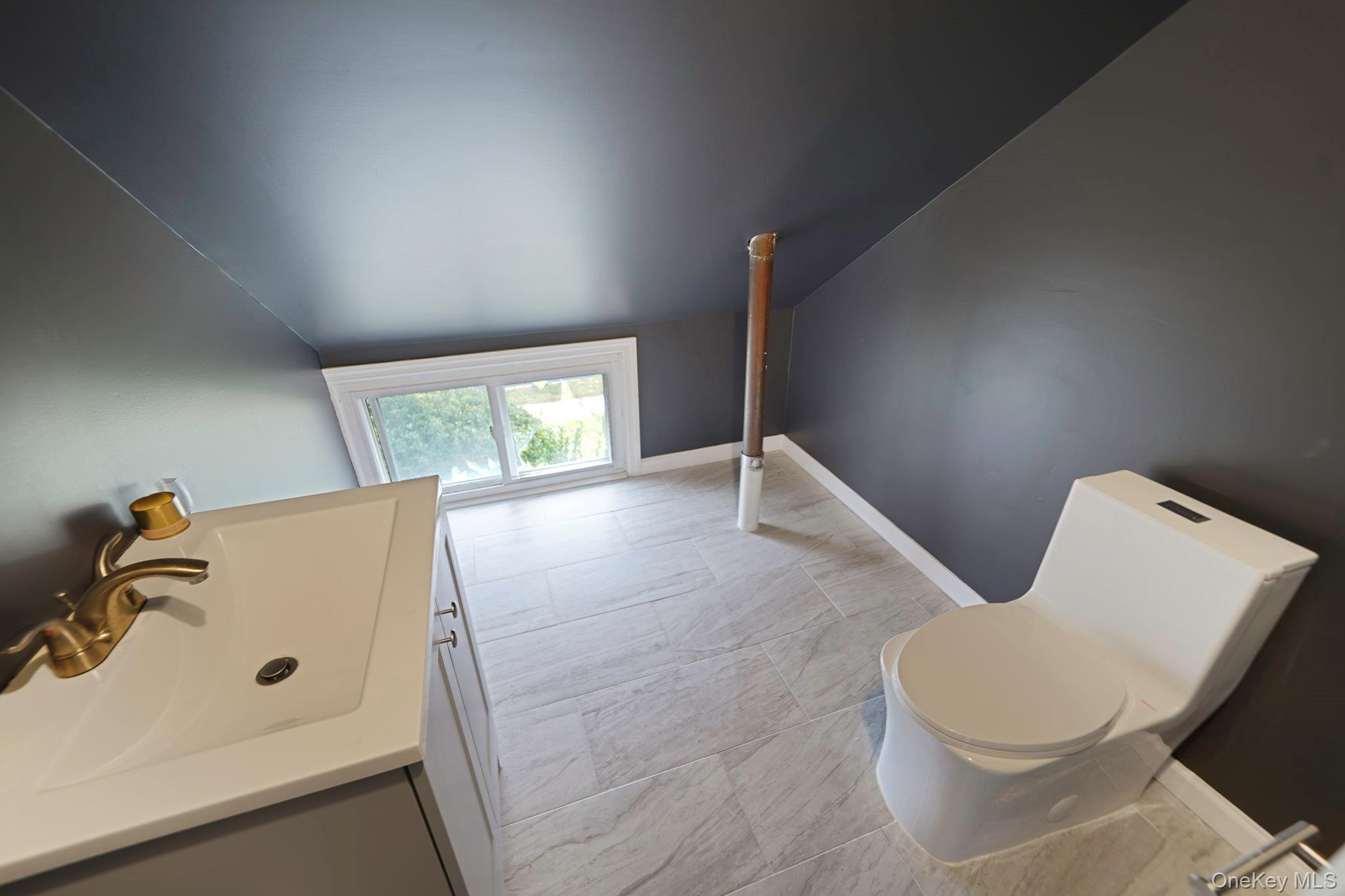 #17 photo, 18 Chickadee Lane, Levittown , NY 11756