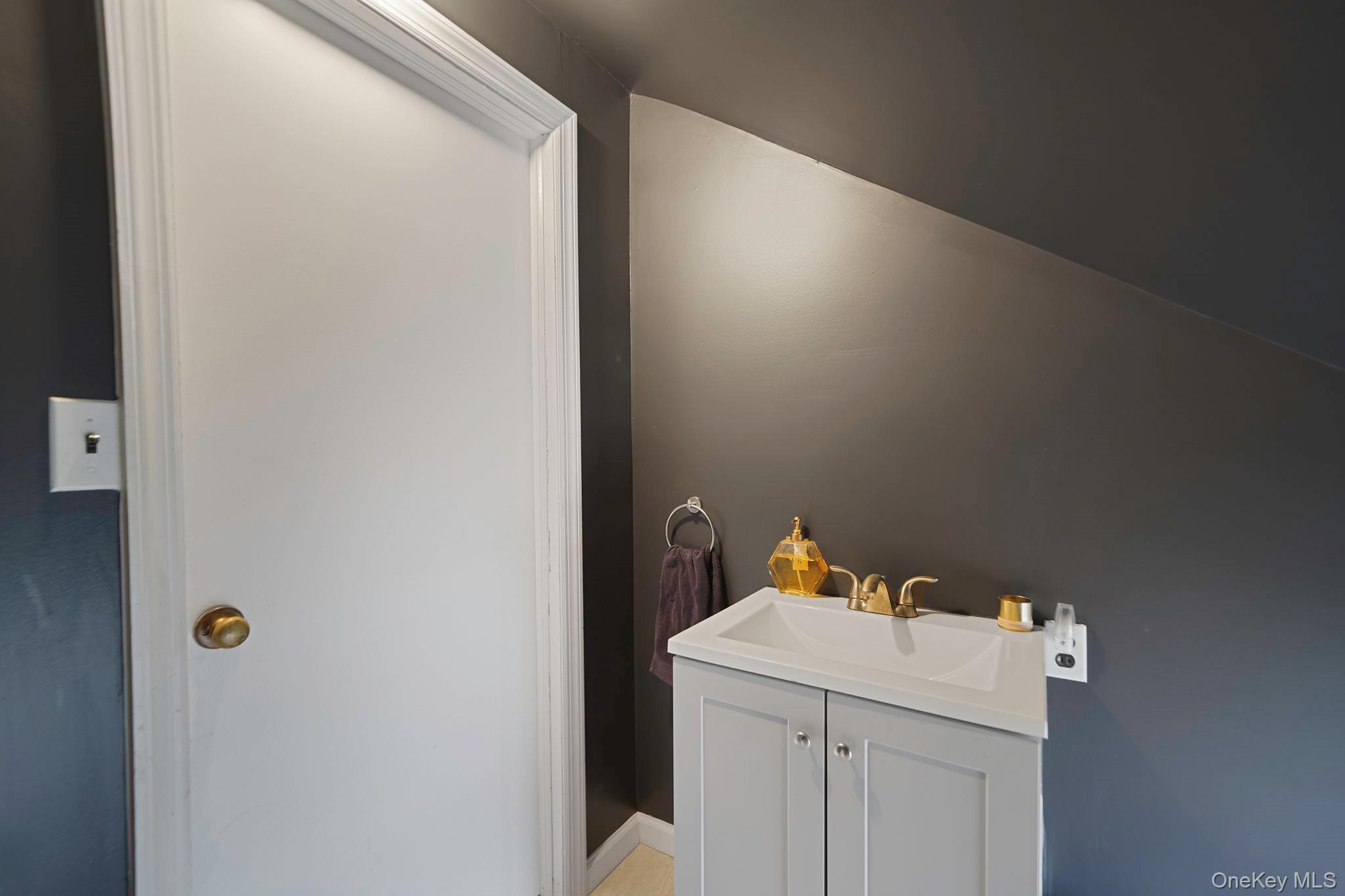 #18 photo, 18 Chickadee Lane, Levittown , NY 11756