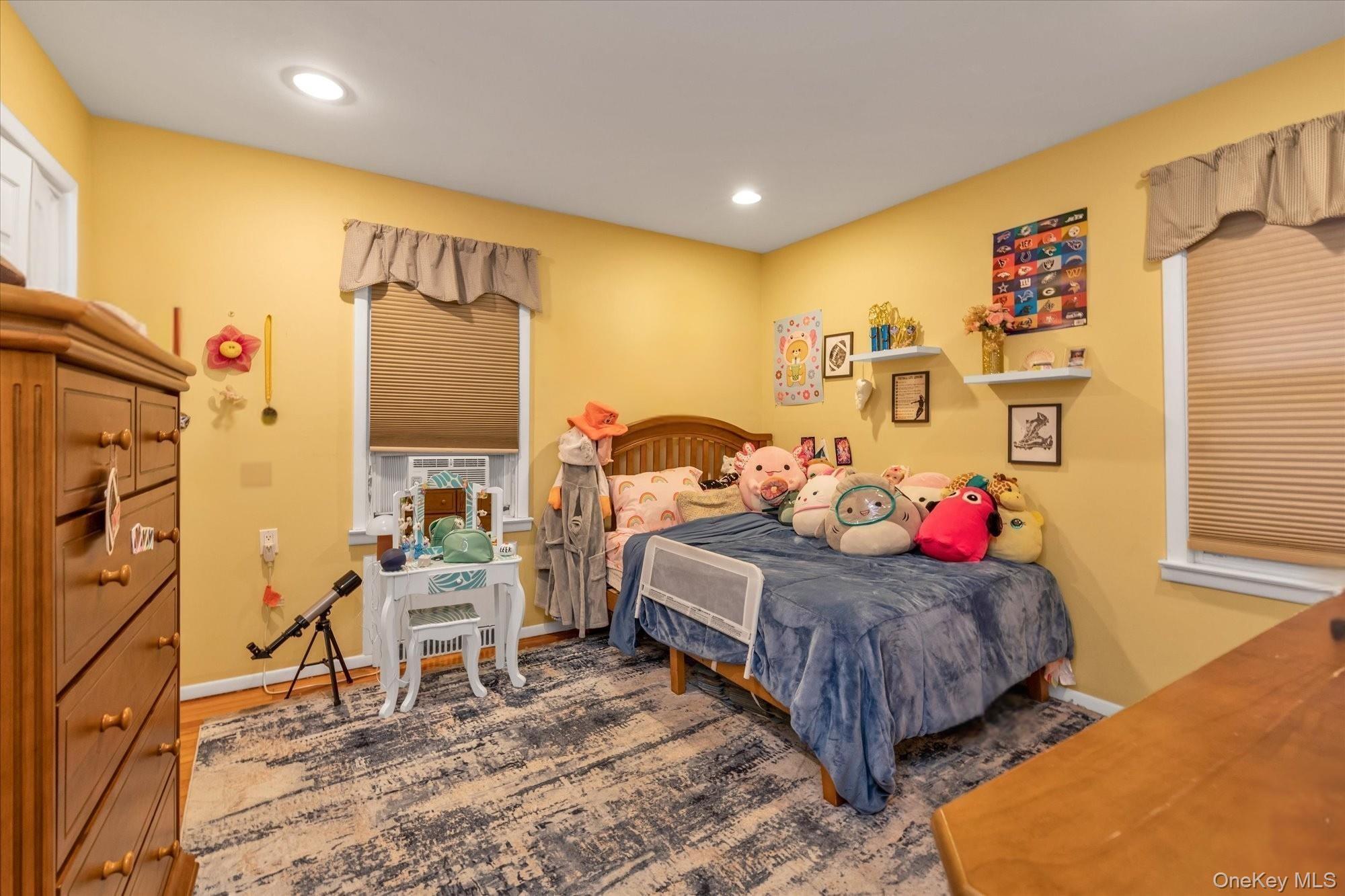 #13 photo, 29 Orleans Road, Valley Stream , NY 11581