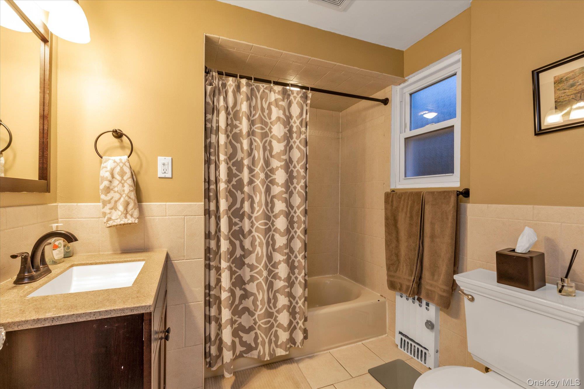 #16 photo, 29 Orleans Road, Valley Stream , NY 11581