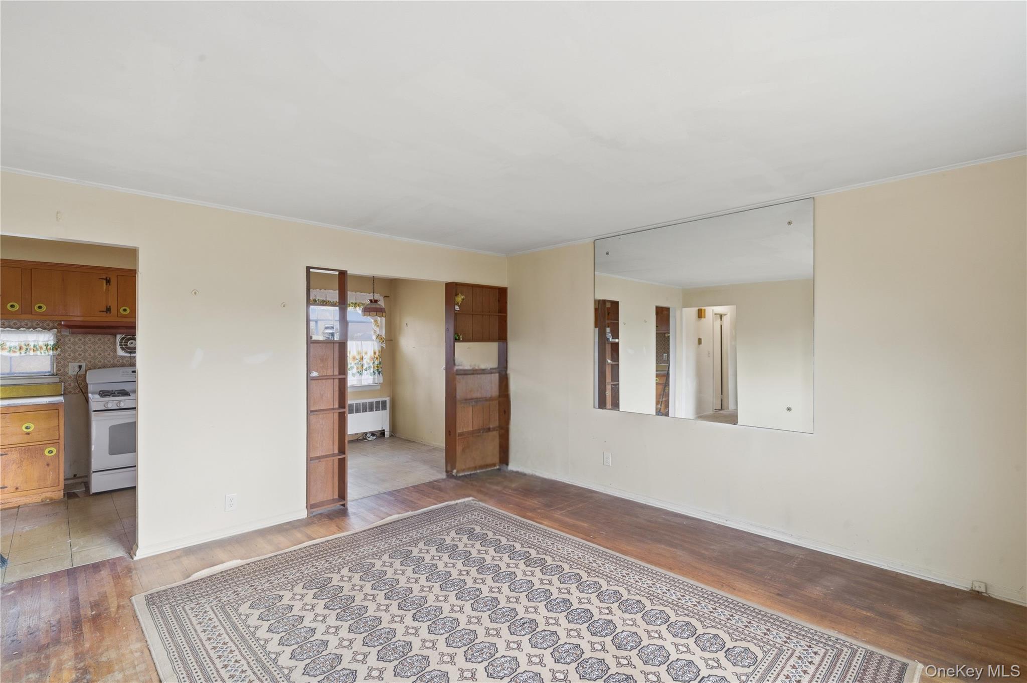 #12 photo, 207 N Nassau Avenue, Massapequa , NY 11758