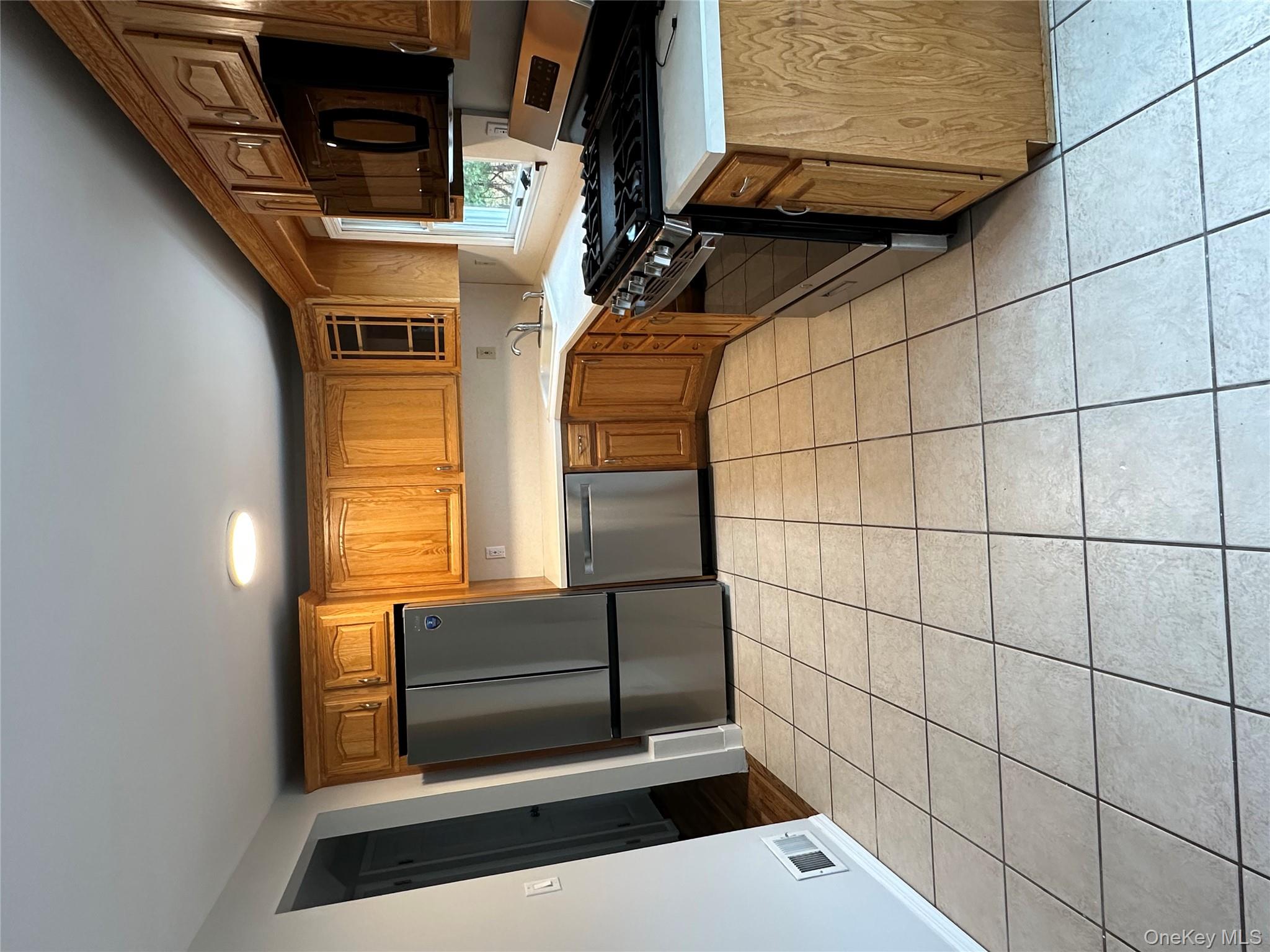 #3 photo, 7 Oldfield Drive, New City , NY 10956