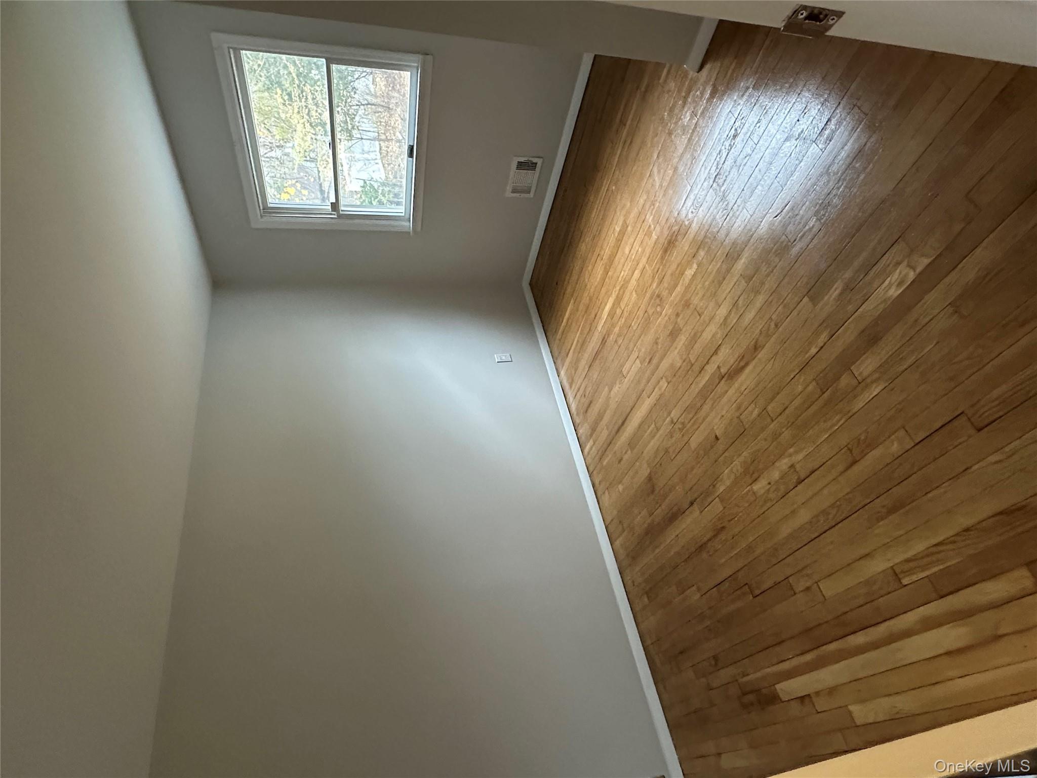 #4 photo, 7 Oldfield Drive, New City , NY 10956