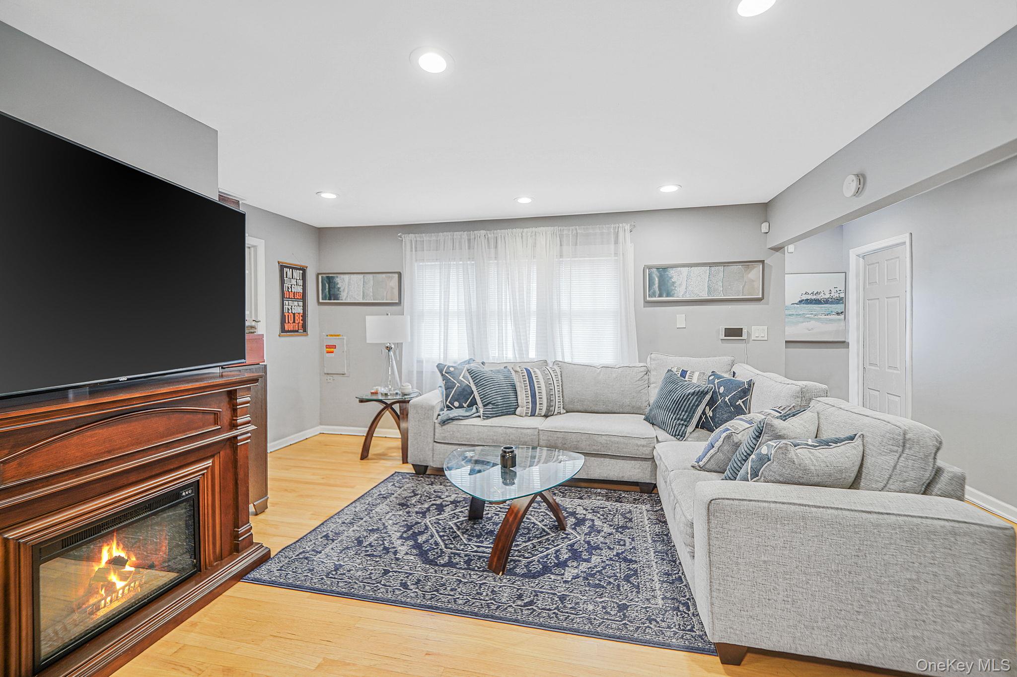 #9 photo, 13 Poplar Street, Central Islip , NY 11722