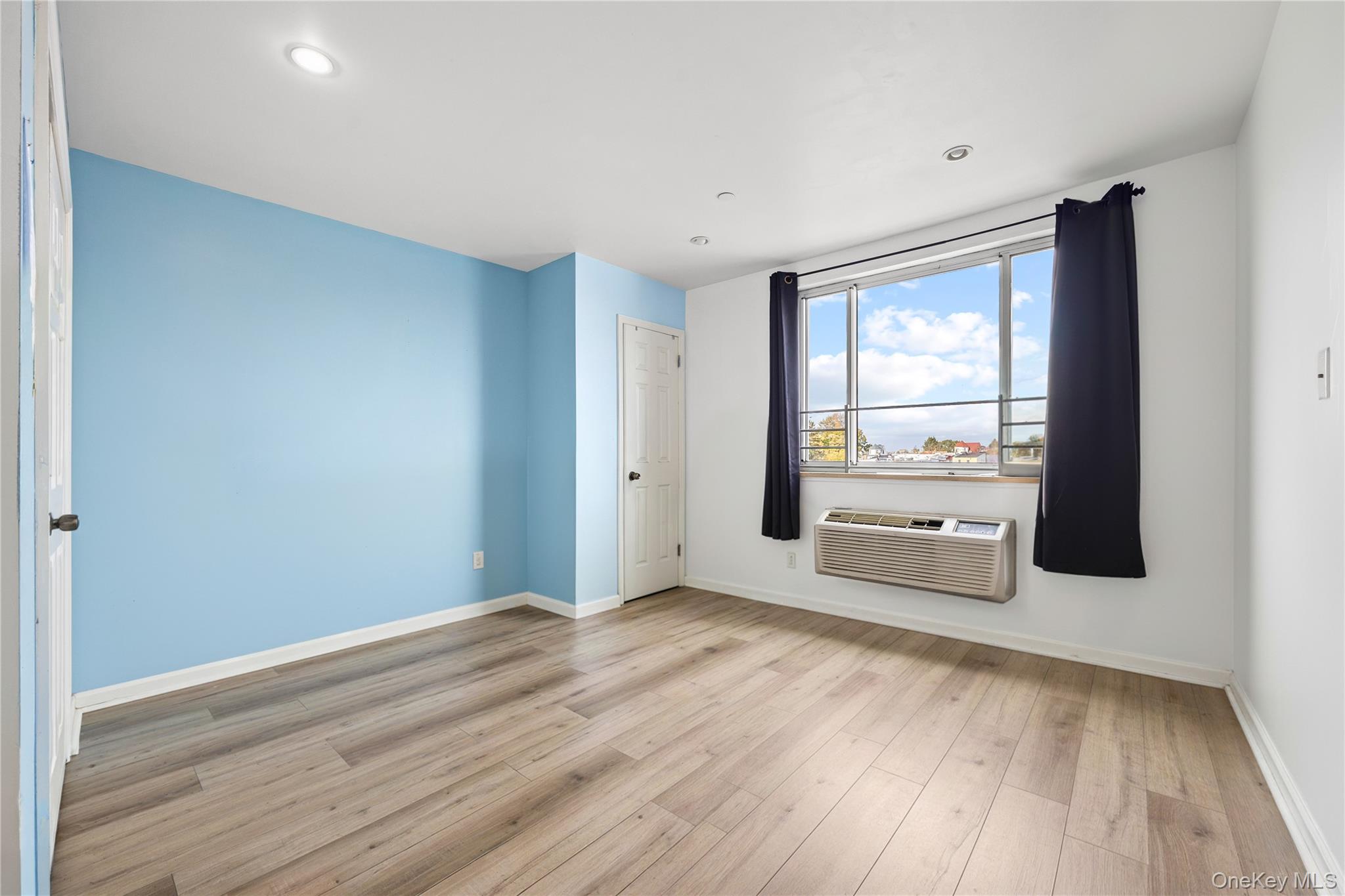 #11 photo, 106-07 Northern Boulevard, Corona , NY 11368