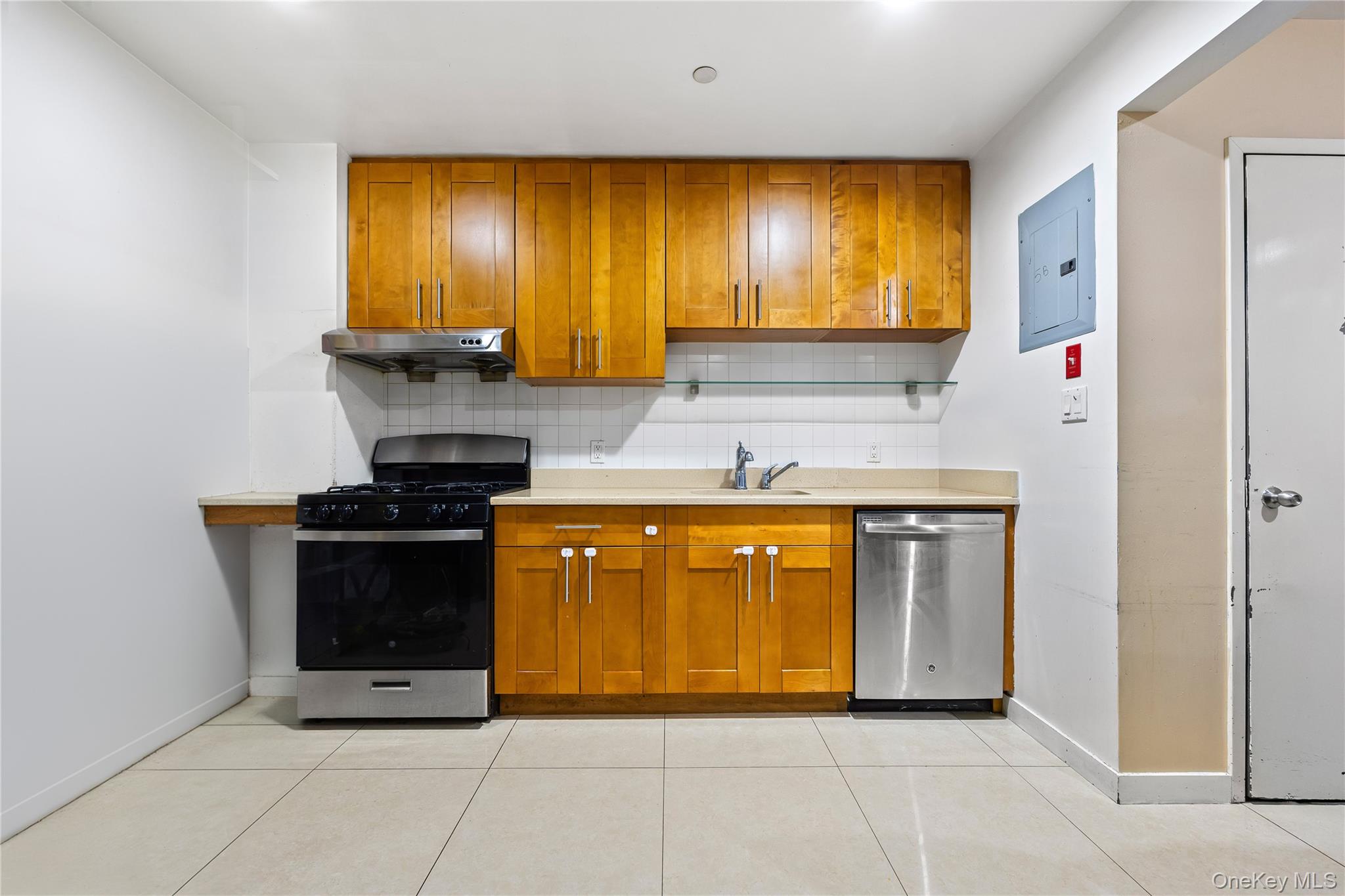 #5 photo, 106-07 Northern Boulevard, Corona , NY 11368