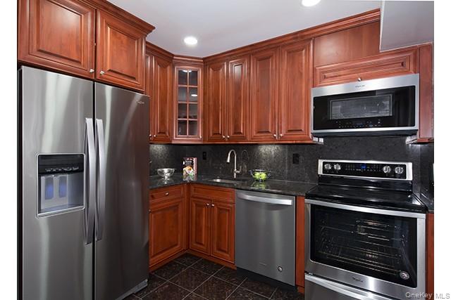 #2 photo, 1 Villa D'est Drive, Coram , NY 11727